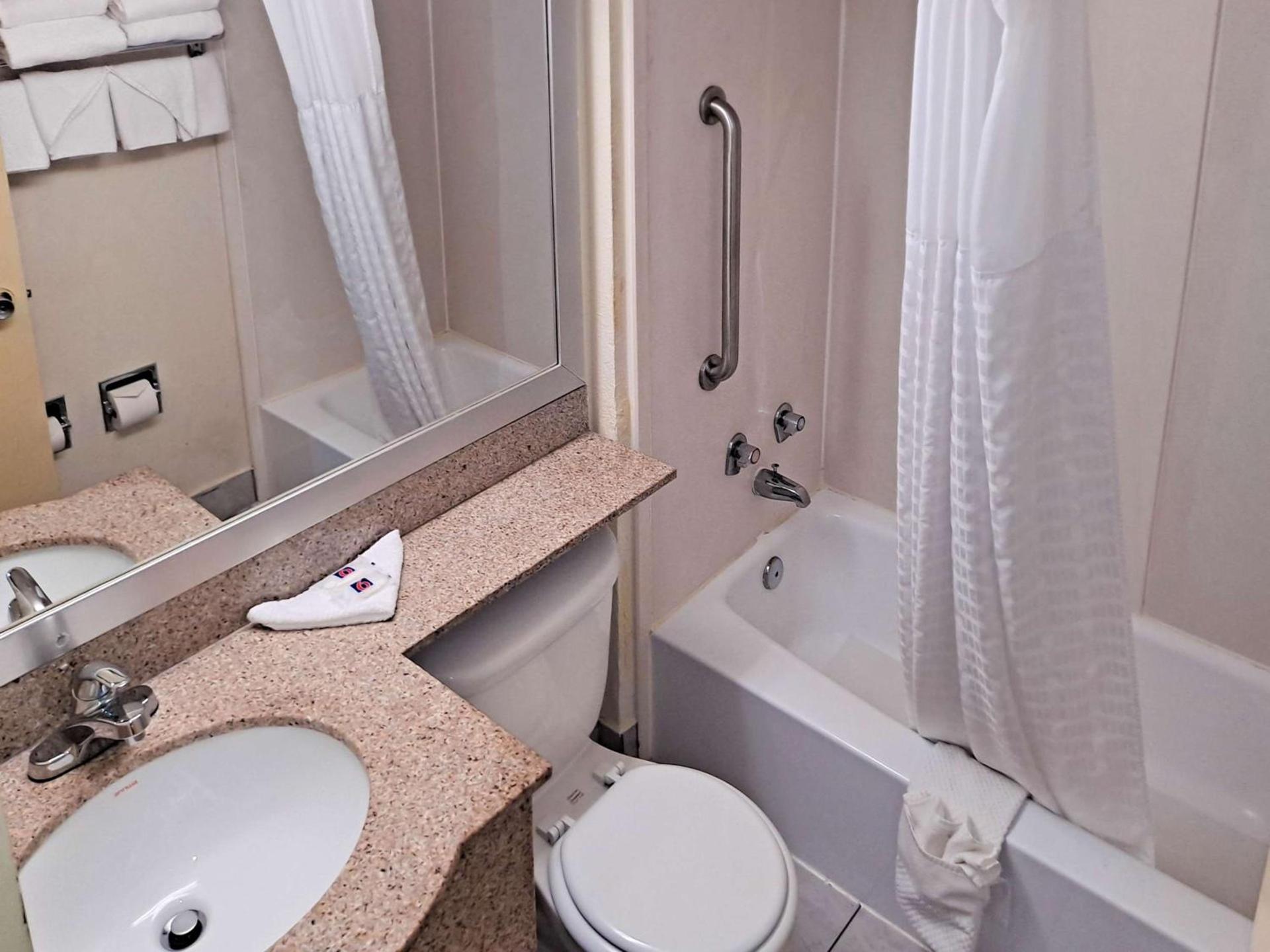 Suites Catonsville MD Baltimore West photo 13