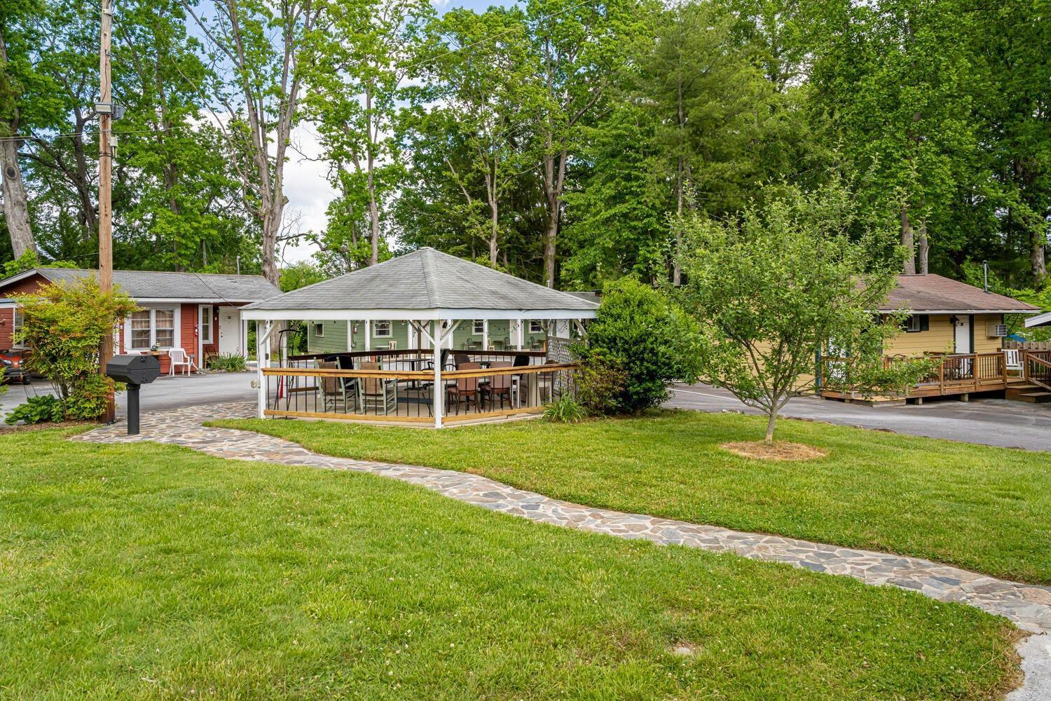 CedarWood Inn photo 16