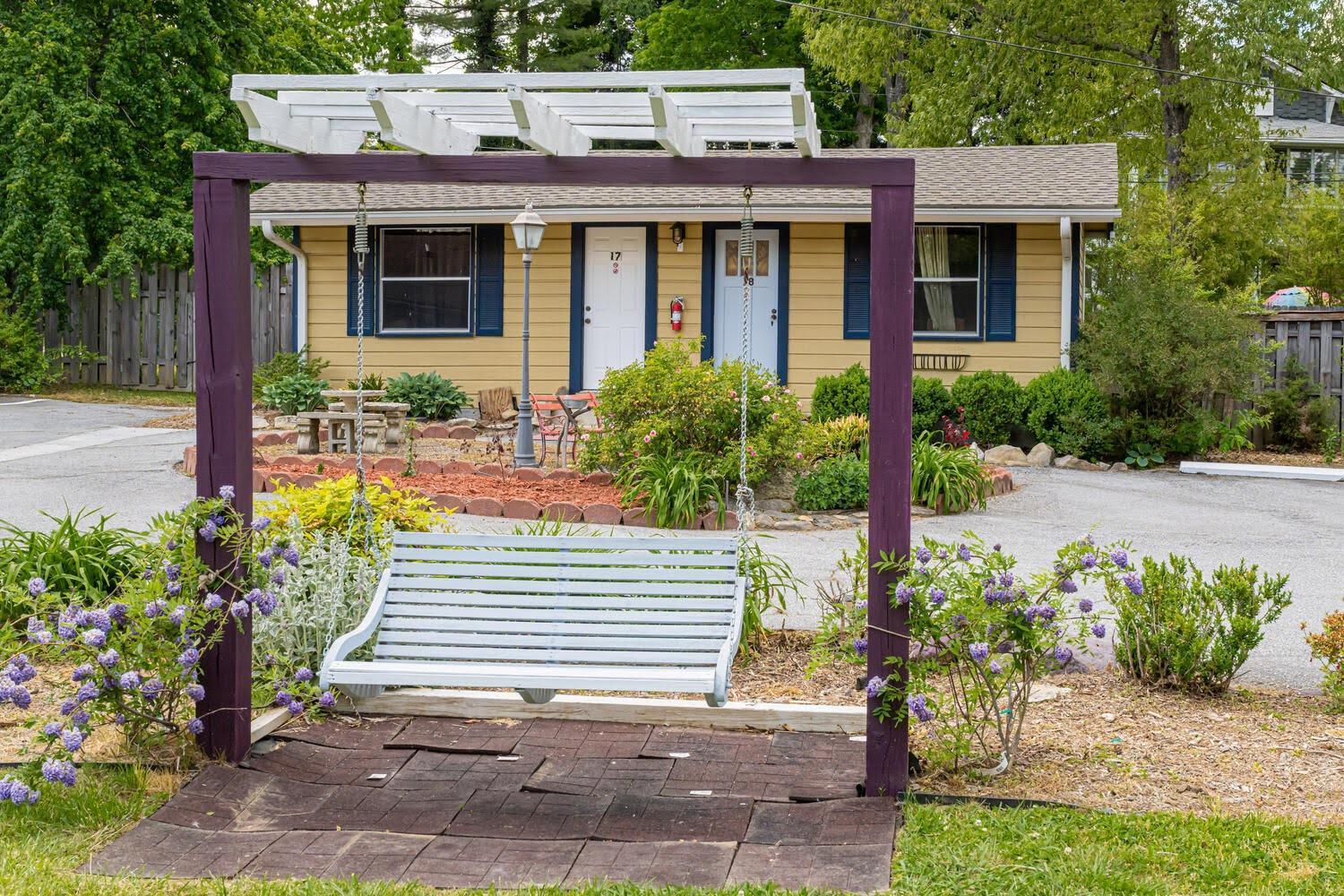 CedarWood Inn photo 21