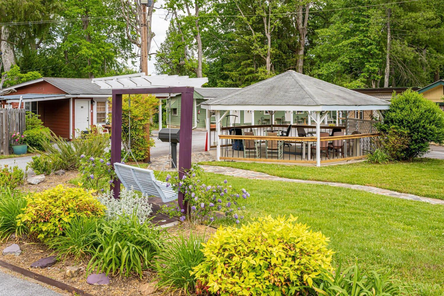 CedarWood Inn photo 23