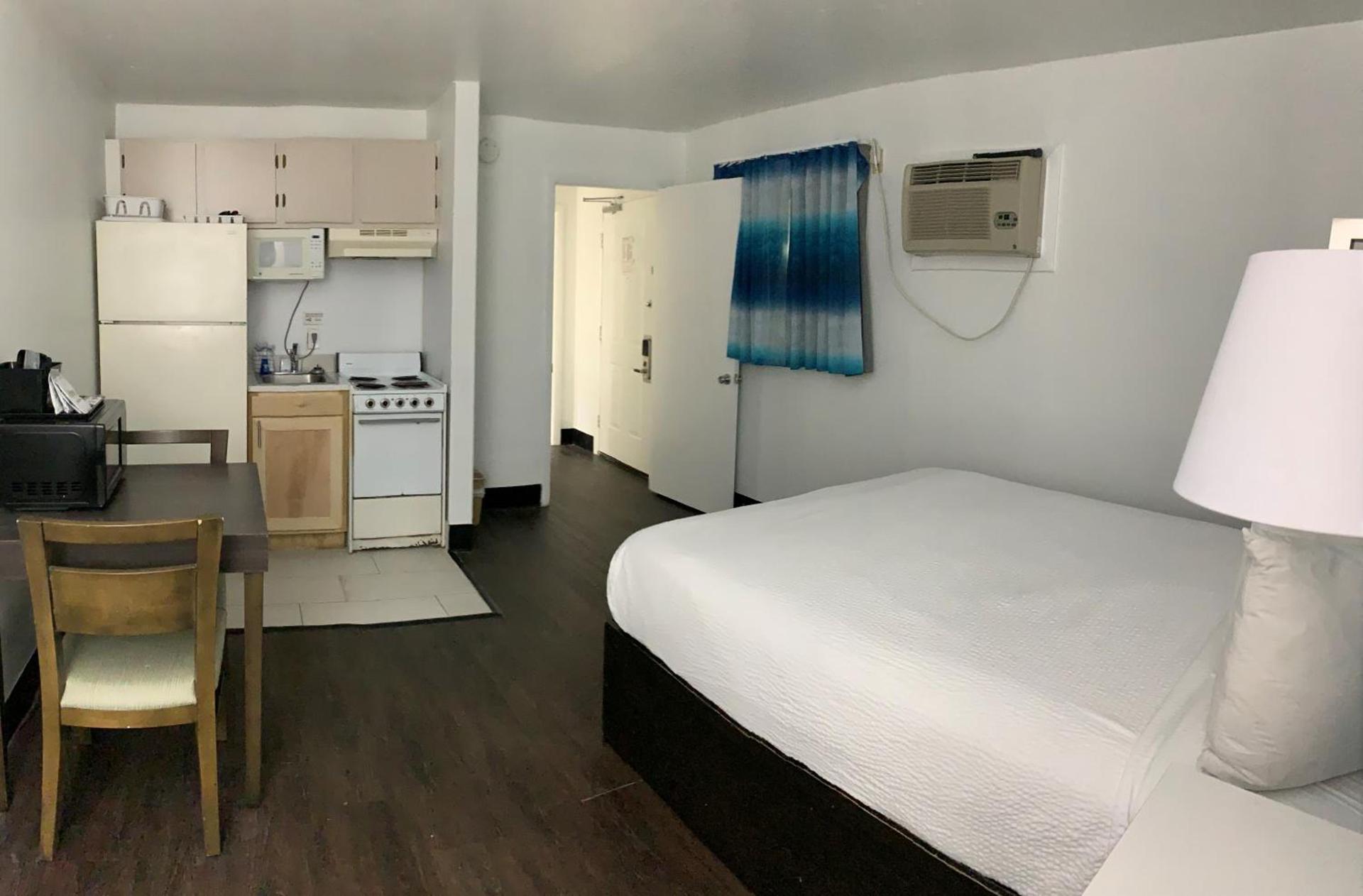 Tropical Seas Hotel photo 10