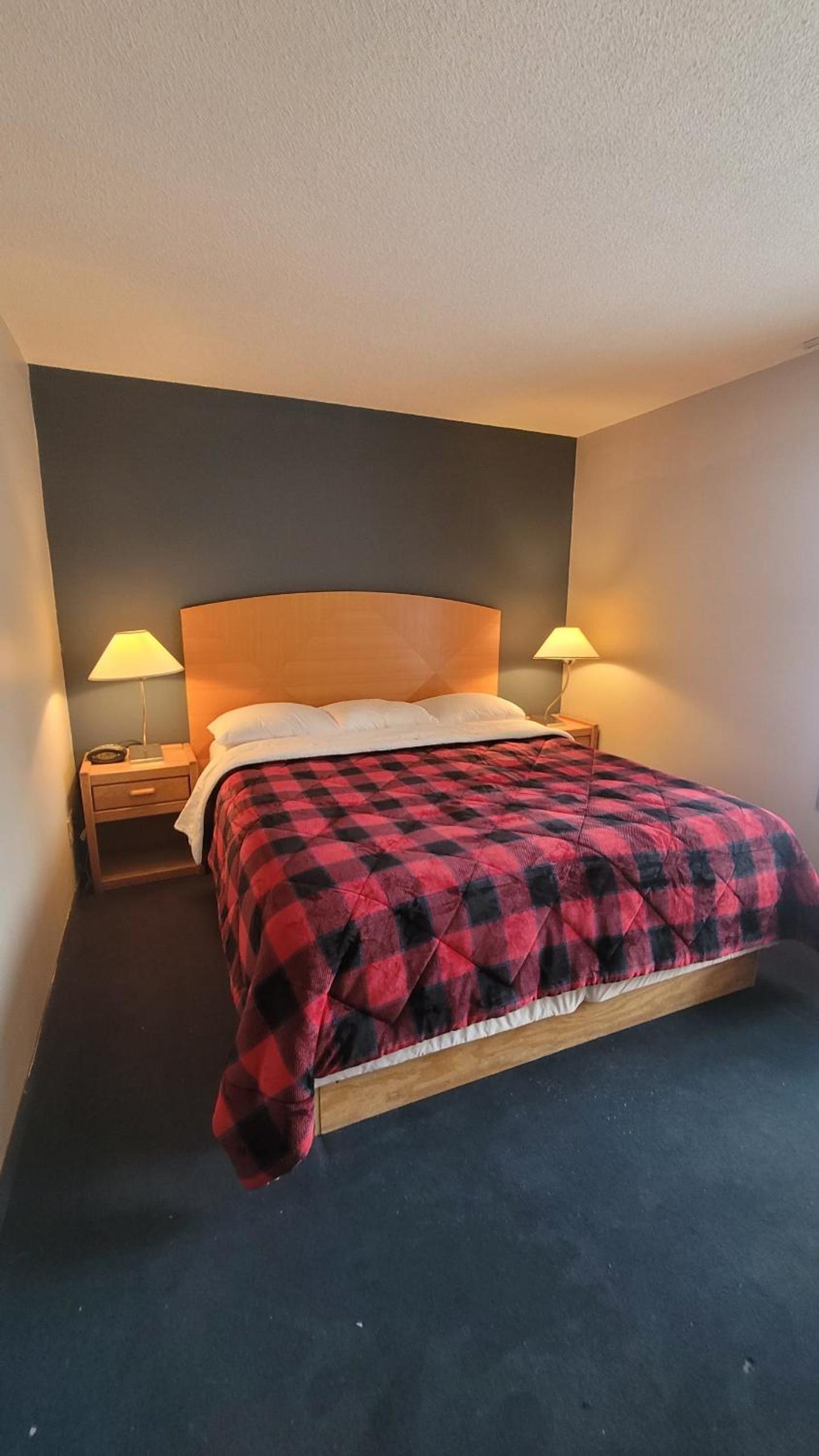 Lumberjack Inn photo 8