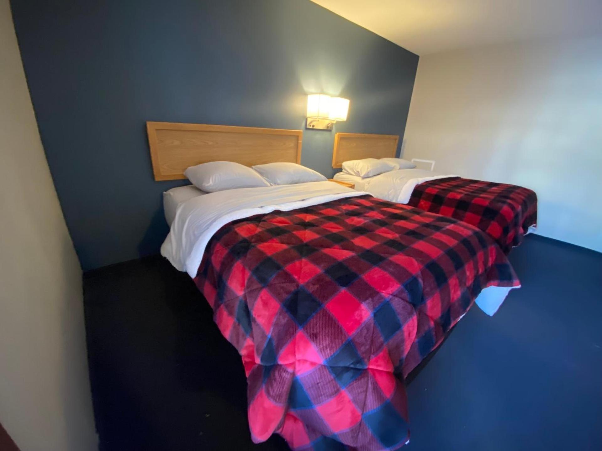 Lumberjack Inn photo 9