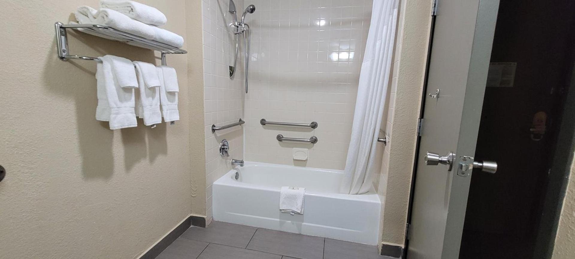 Quality Inn & Suites Columbia I-70 photo 32
