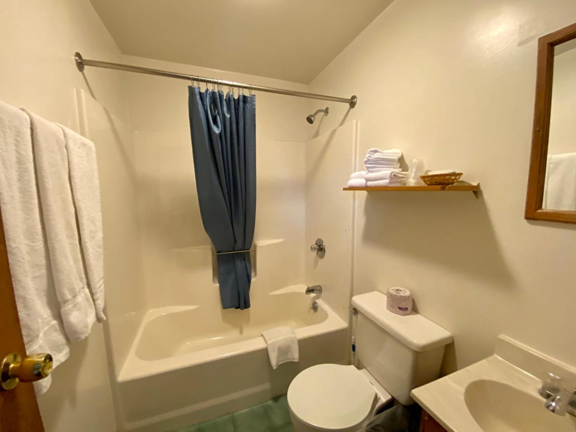 Sara Placid Inn & Suites photo 71