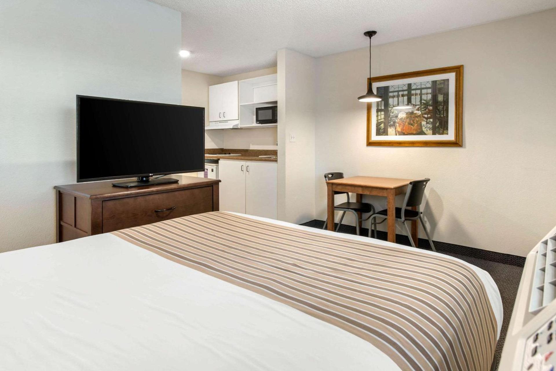 Birch Hill Suites - Lakeland photo 4