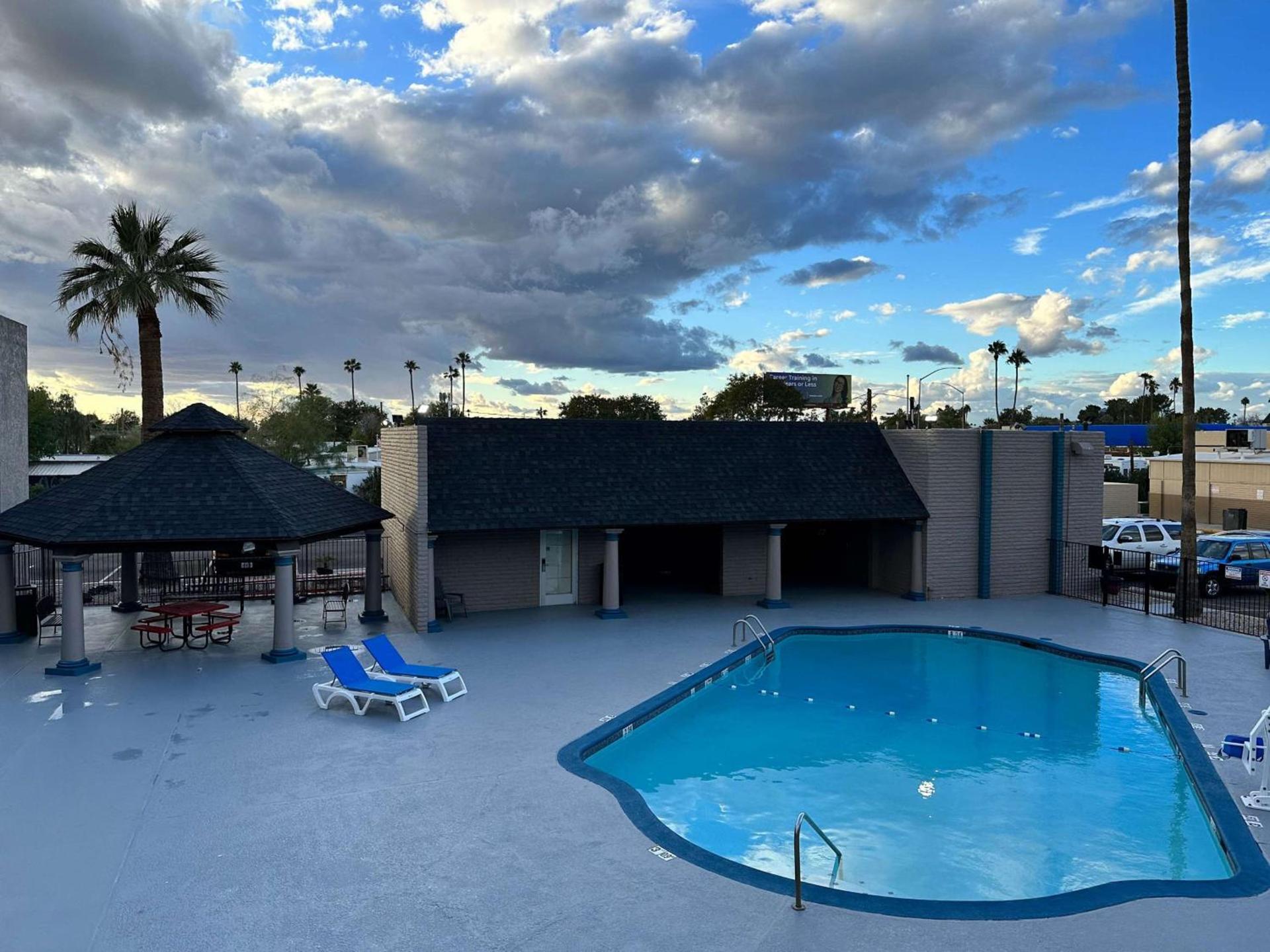 Super 8 by Wyndham Mesa Downtown Near Convention Center photo 49