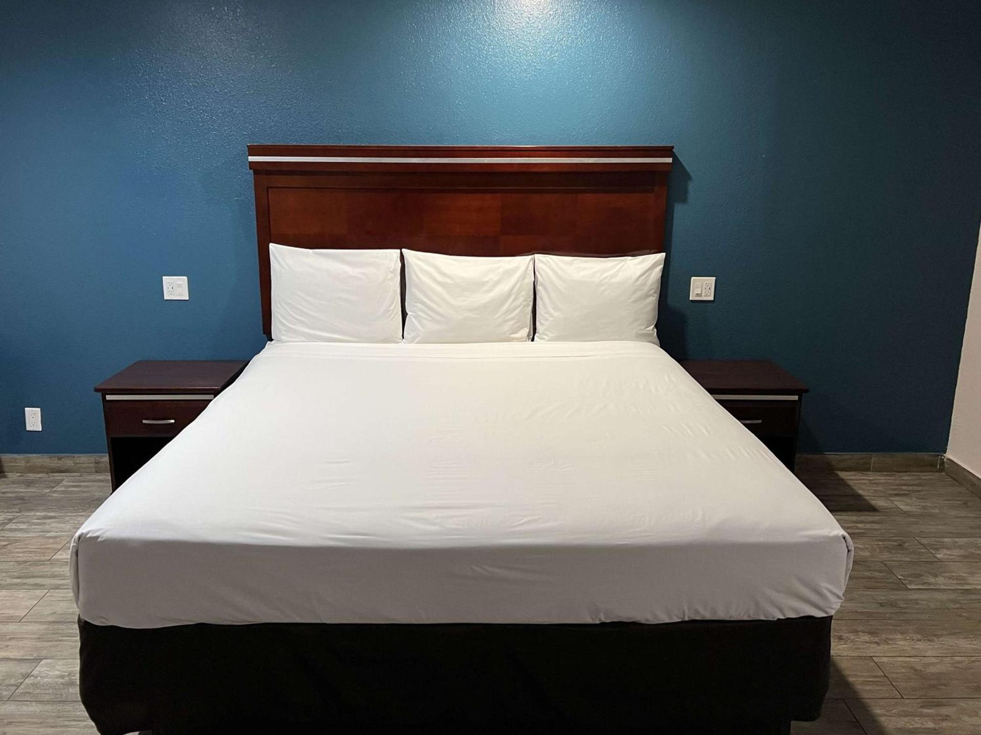 Super 8 by Wyndham Mesa Downtown Near Convention Center photo 30