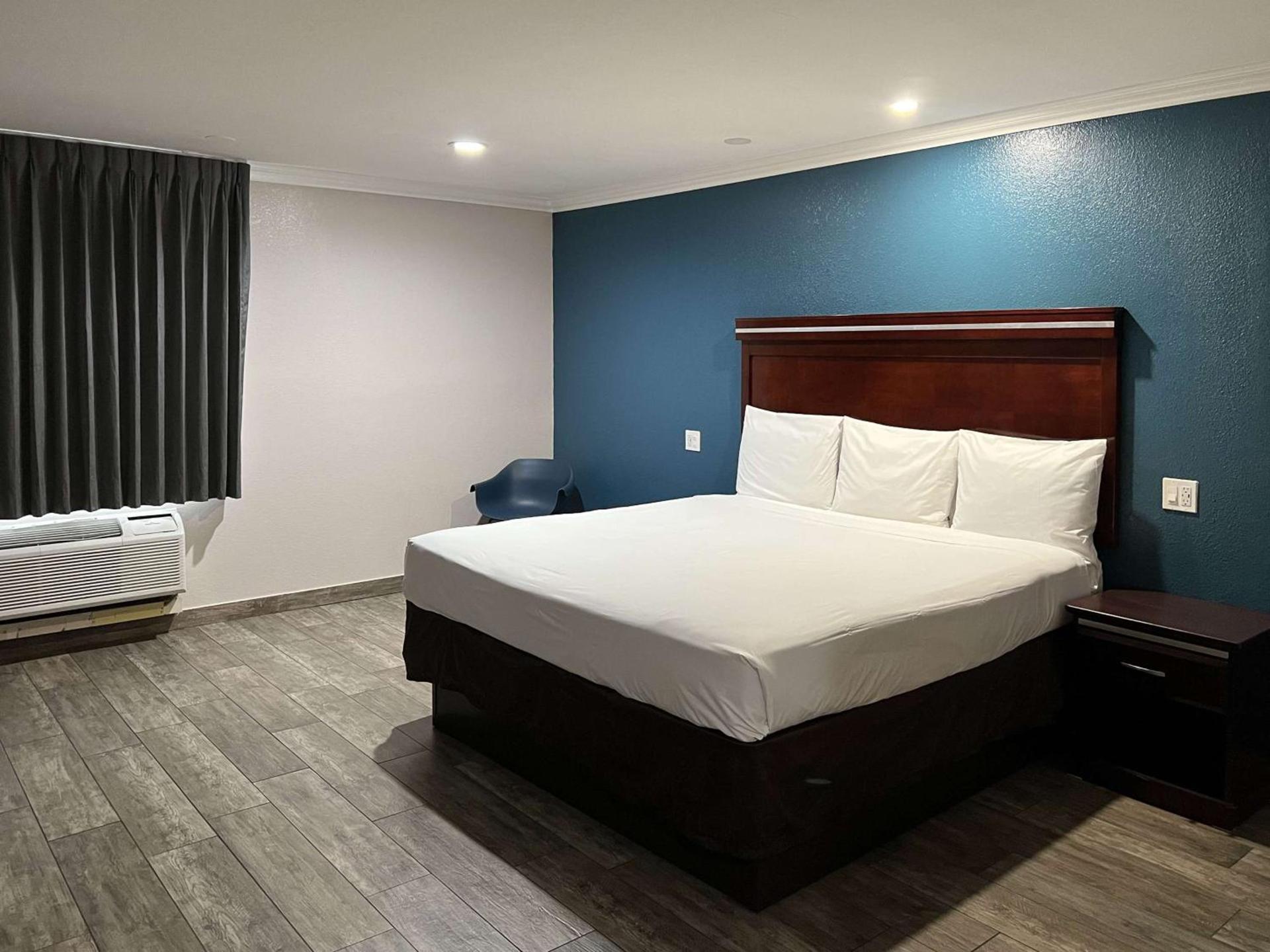 Super 8 by Wyndham Mesa Downtown Near Convention Center photo 33