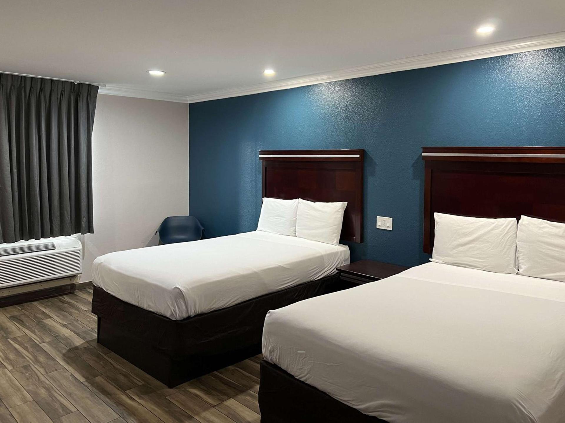 Super 8 by Wyndham Mesa Downtown Near Convention Center photo 39