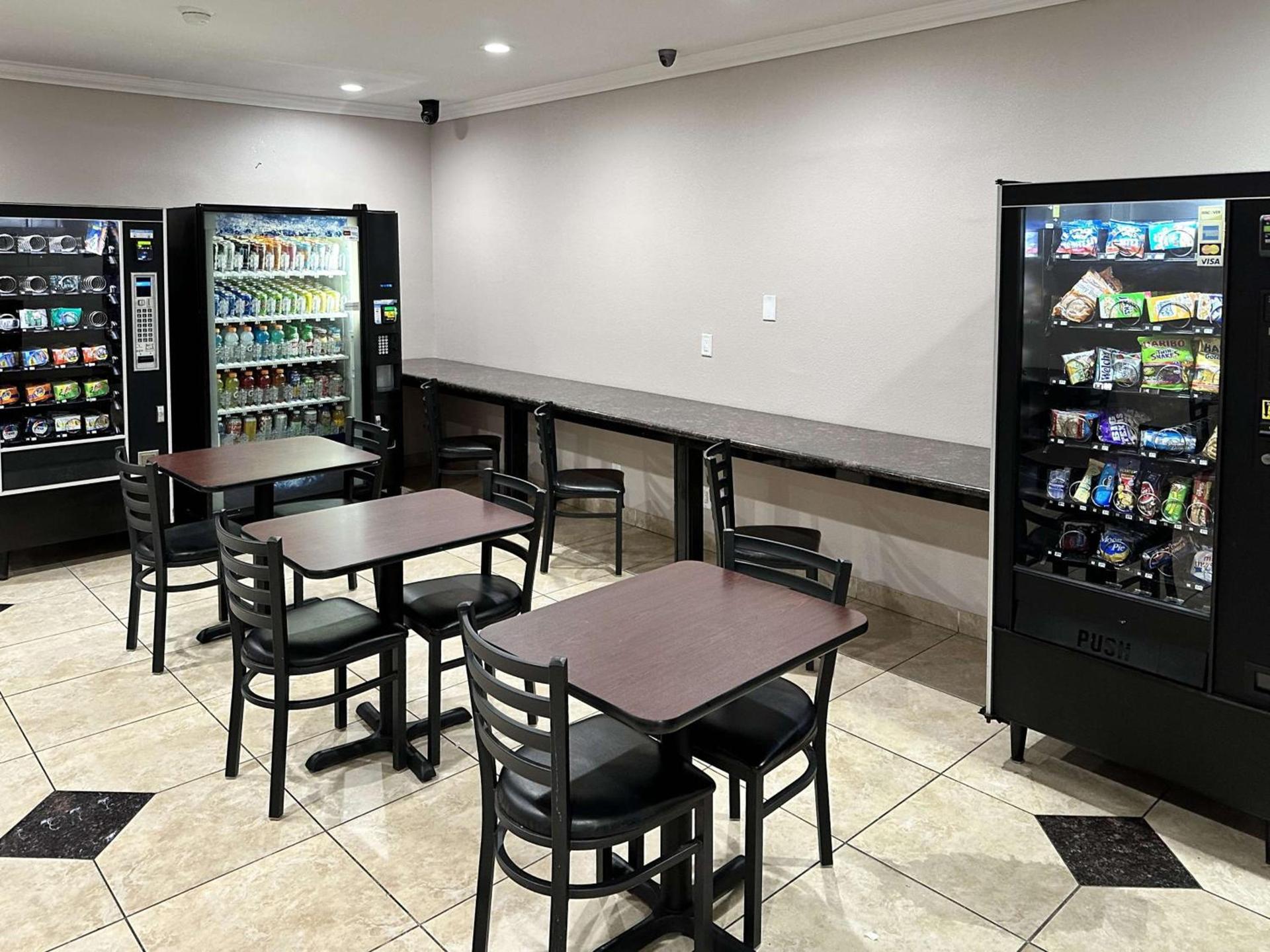 Super 8 by Wyndham Mesa Downtown Near Convention Center photo 48