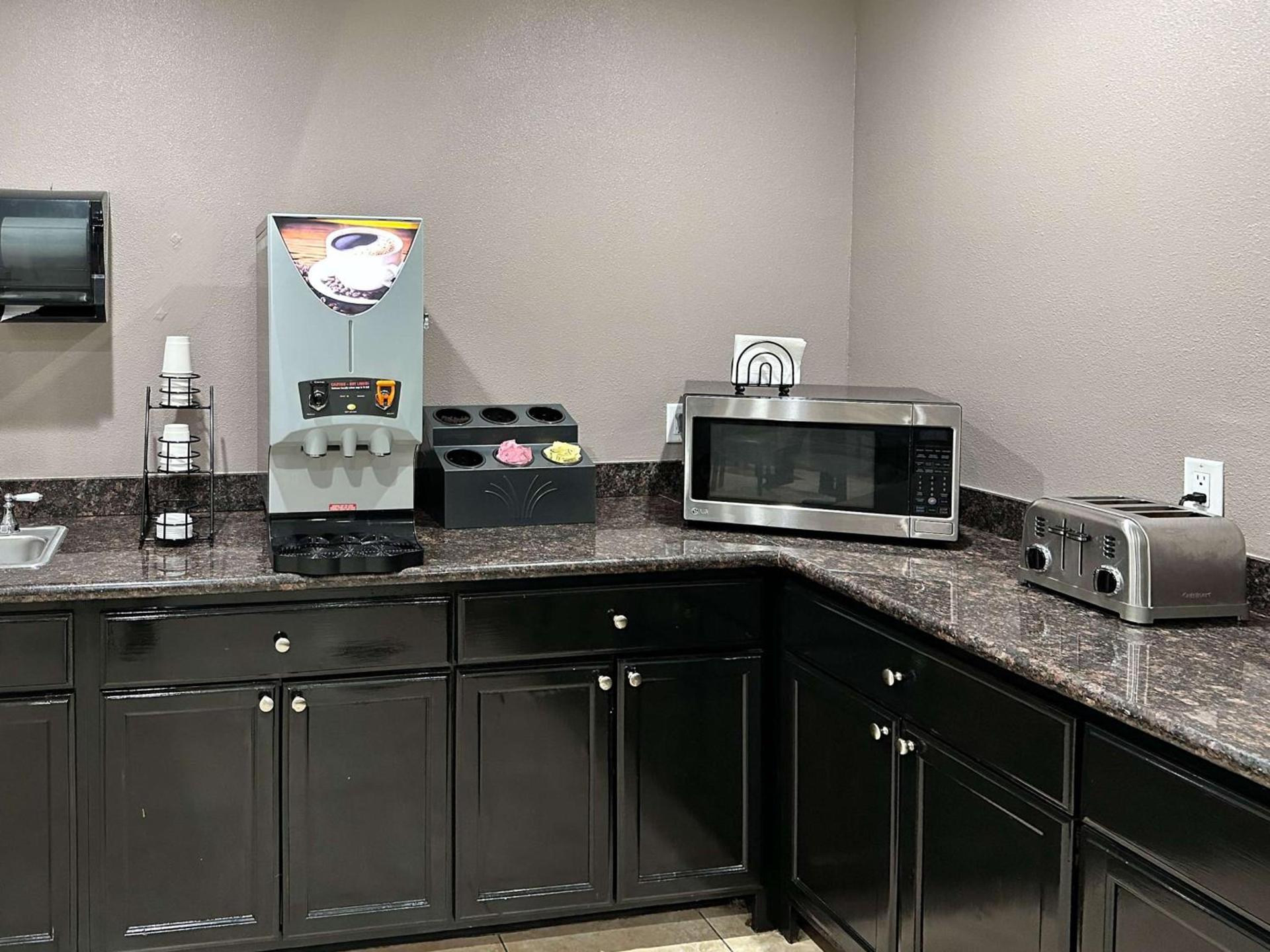 Super 8 by Wyndham Mesa Downtown Near Convention Center photo 45