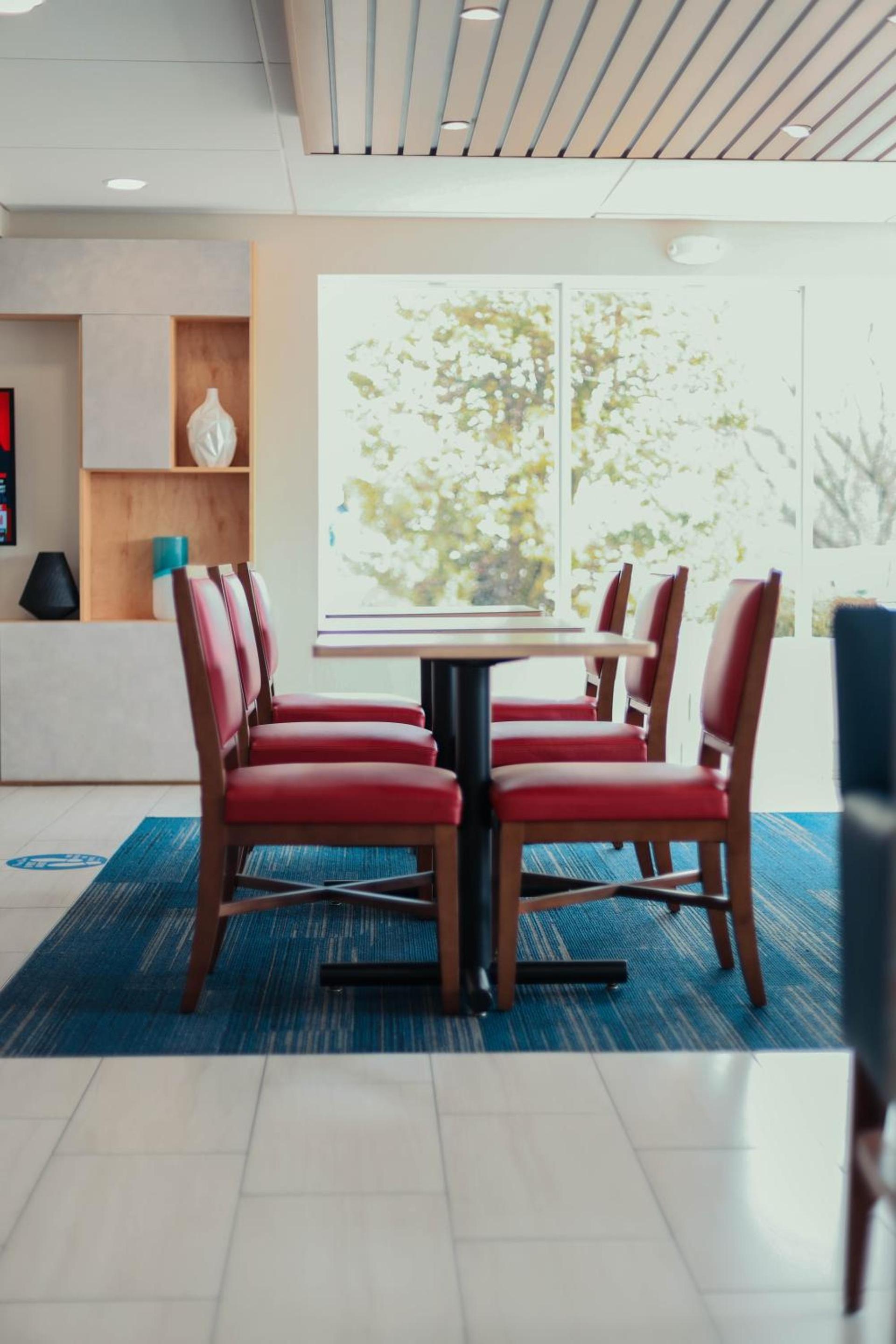 Holiday Inn Express - Allentown North by IHG photo 2