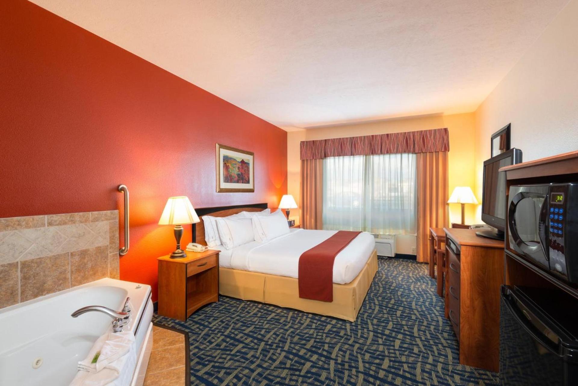 Holiday Inn Express & Suites Alamosa by IHG photo 6