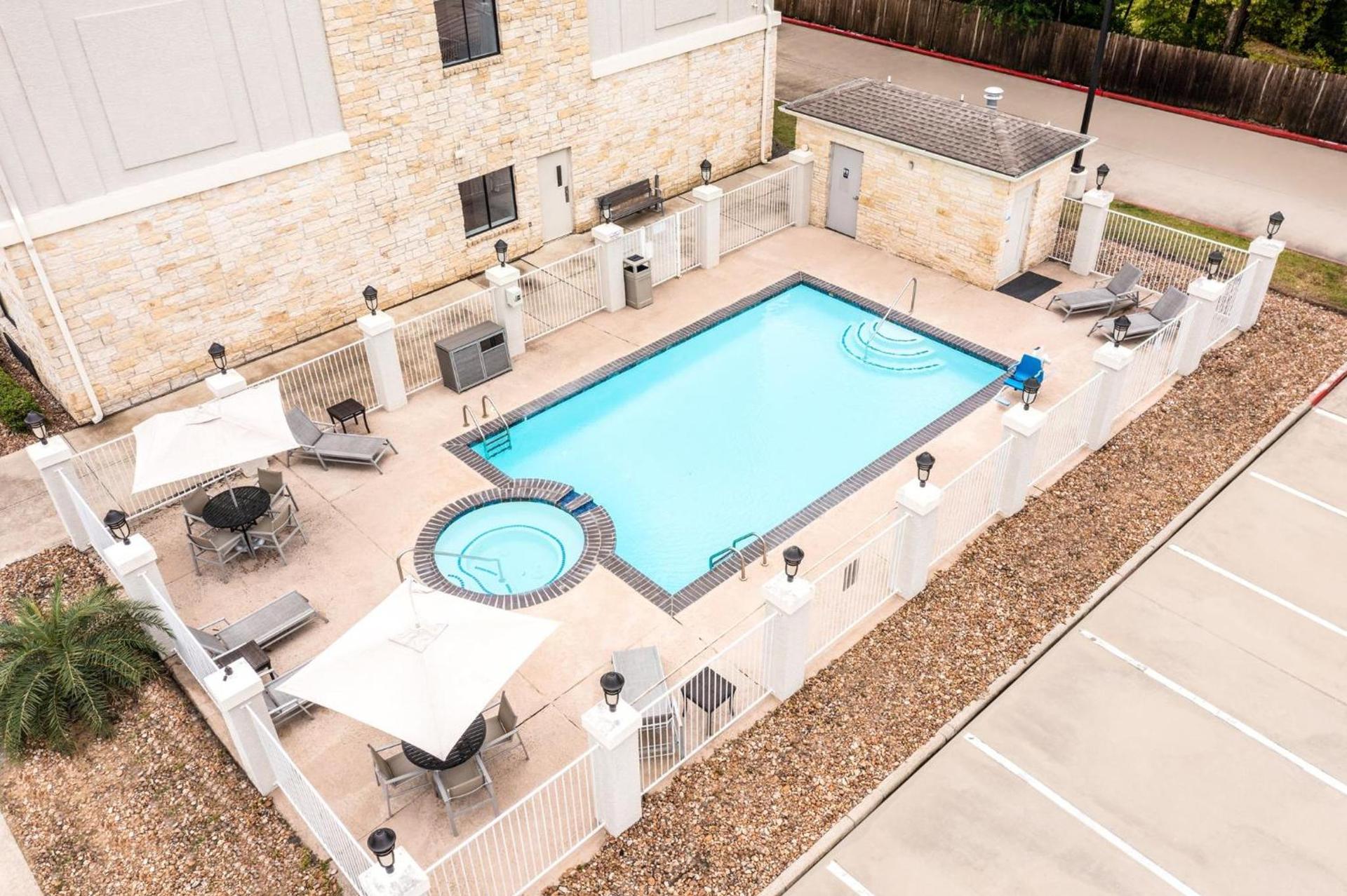 Holiday Inn Express Hotel & Suites Beaumont Northwest by IHG photo 28