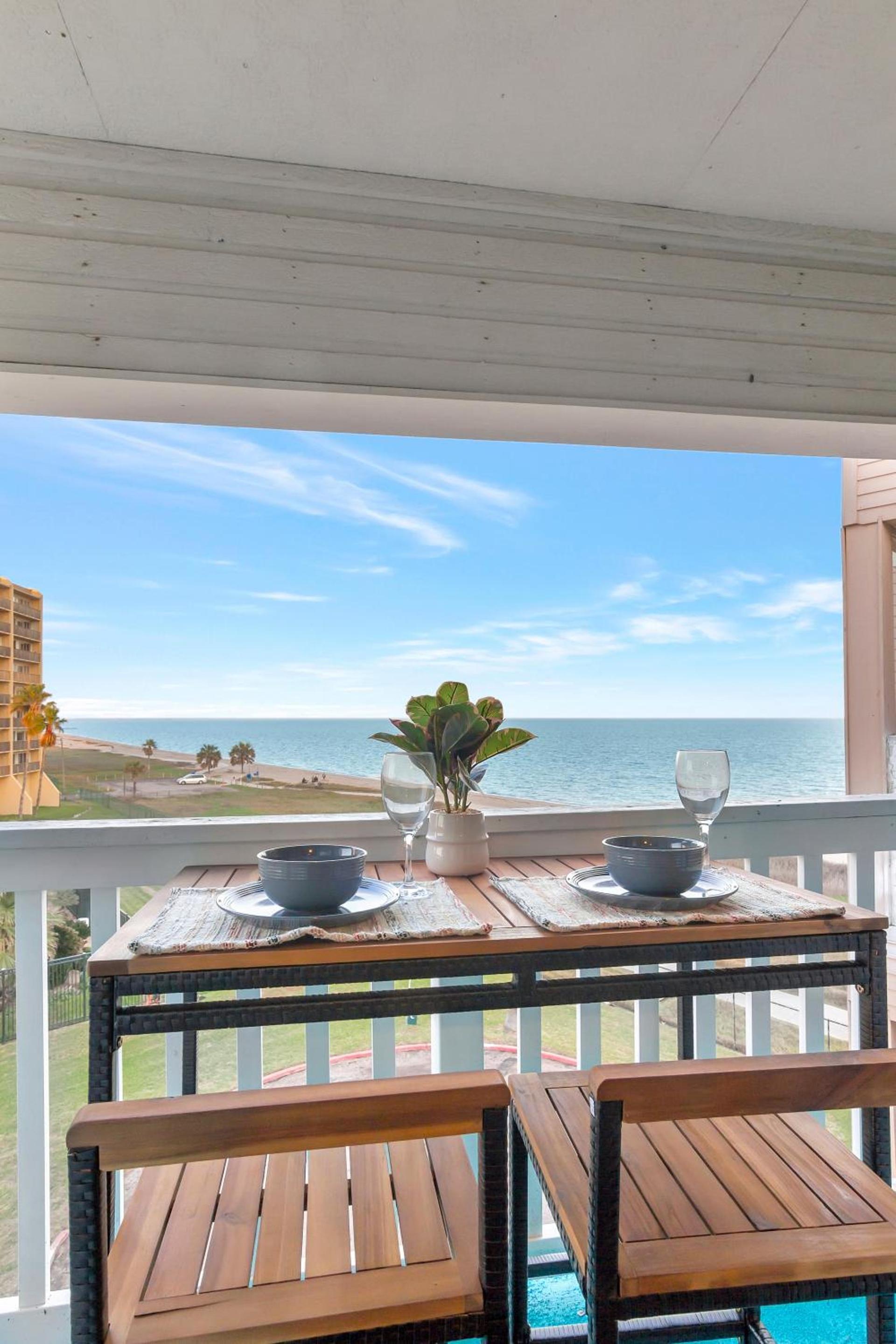 Beach View & SeaBreezes photo 2