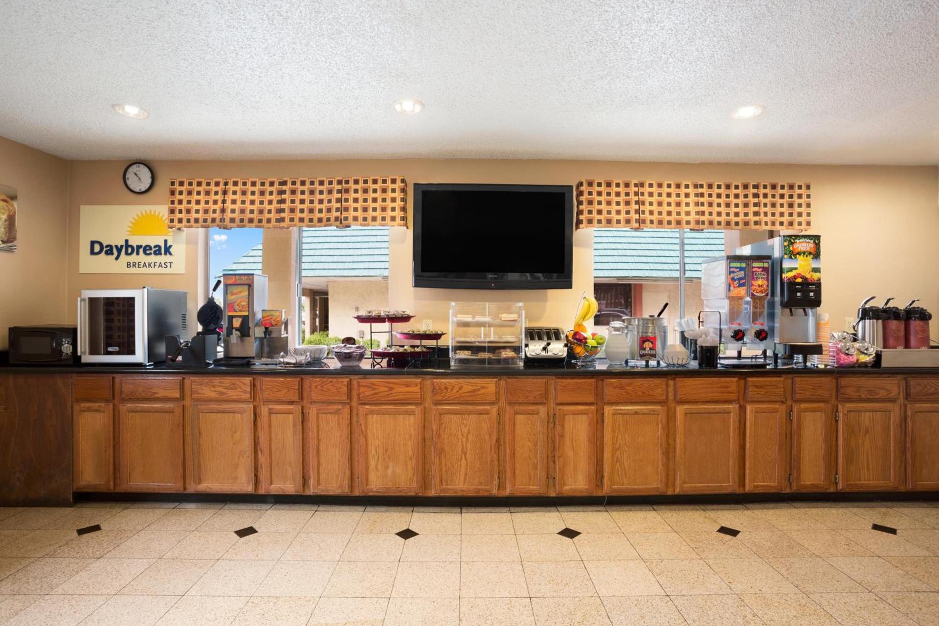 Days Inn by Wyndham Dallas Irving photo 13