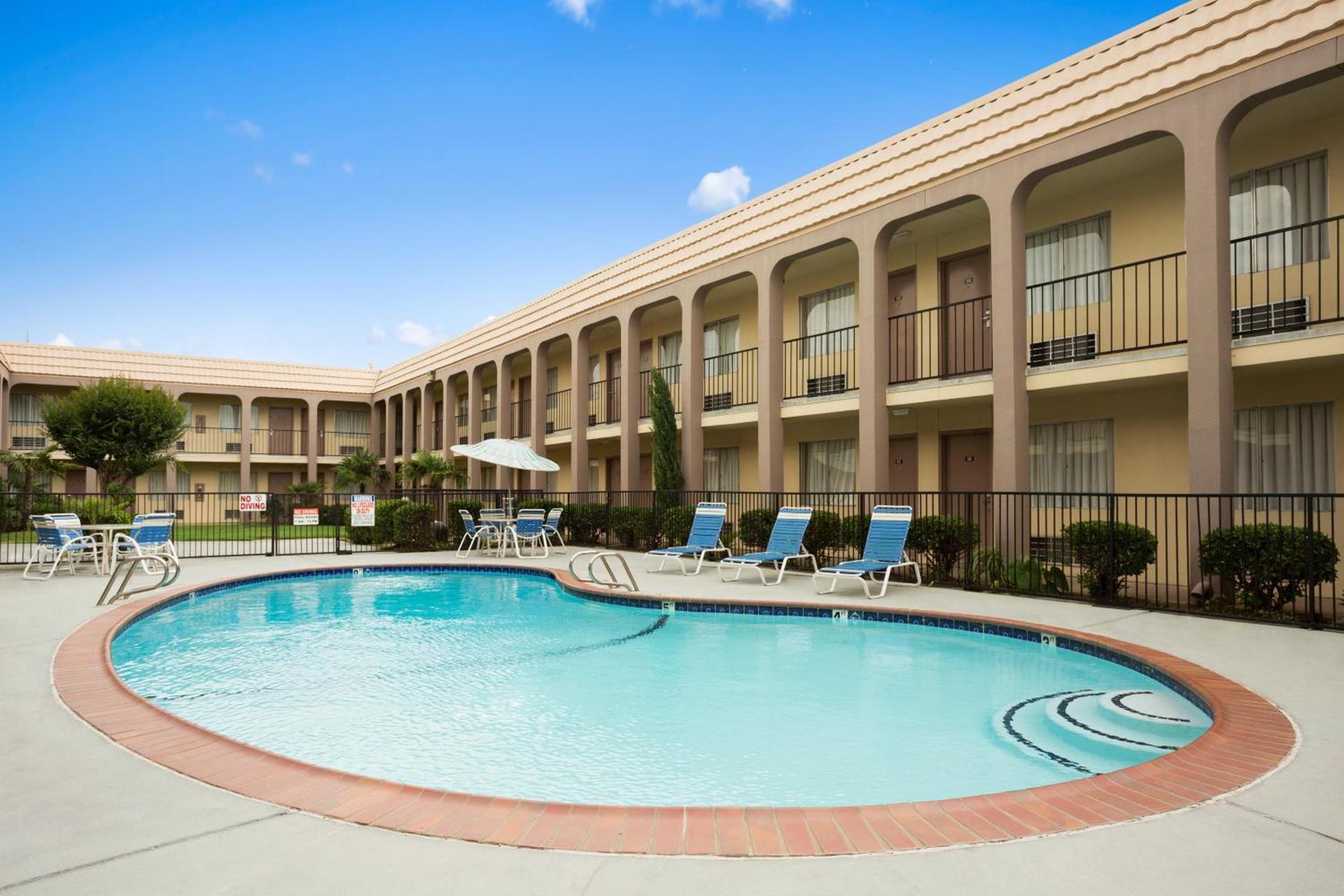 Days Inn by Wyndham Dallas Irving photo 17