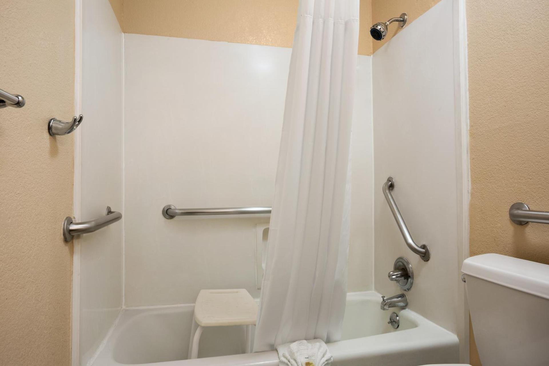 Days Inn by Wyndham Dallas Irving photo 24