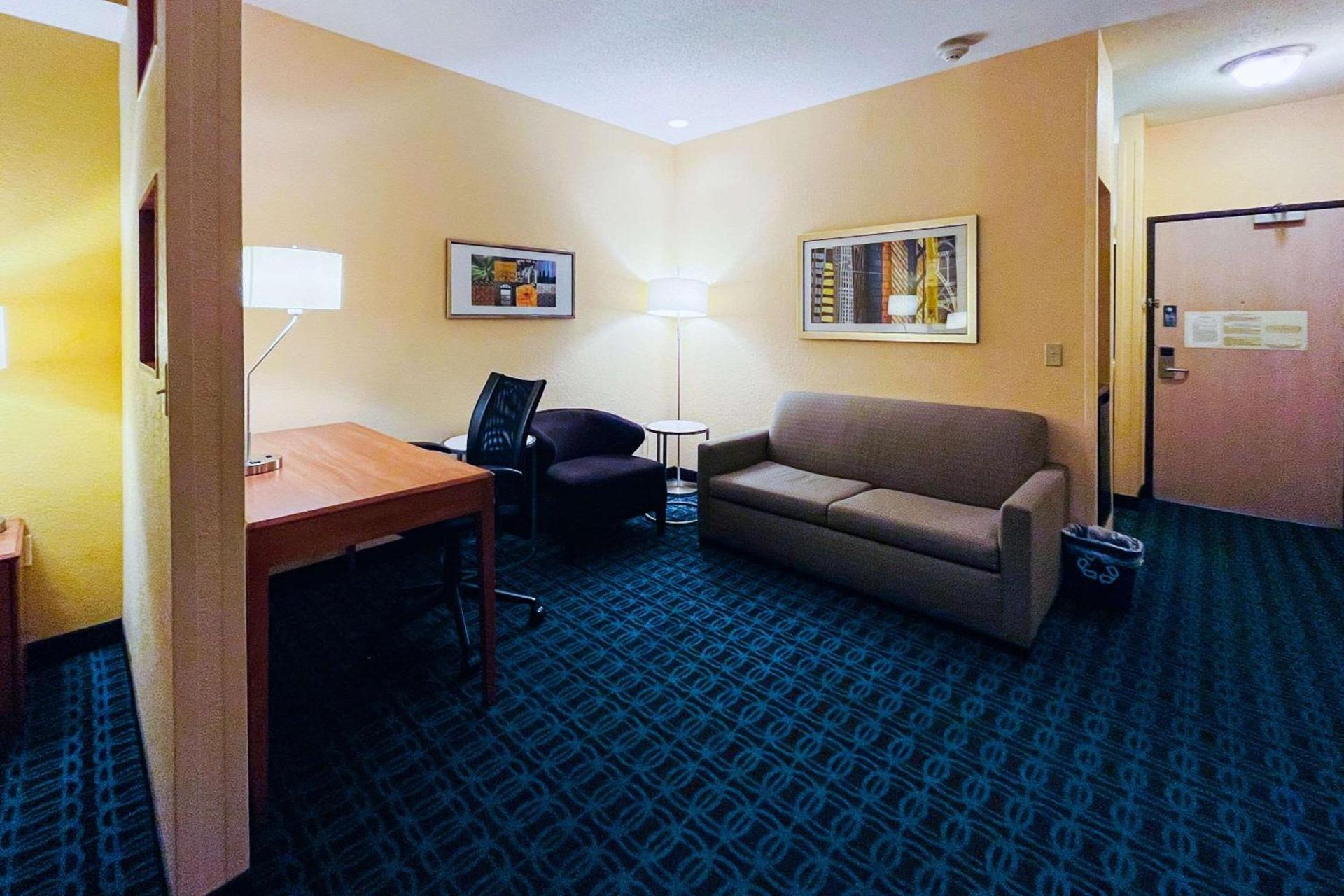 Comfort Inn & Suites Olathe - Kansas City photo 11