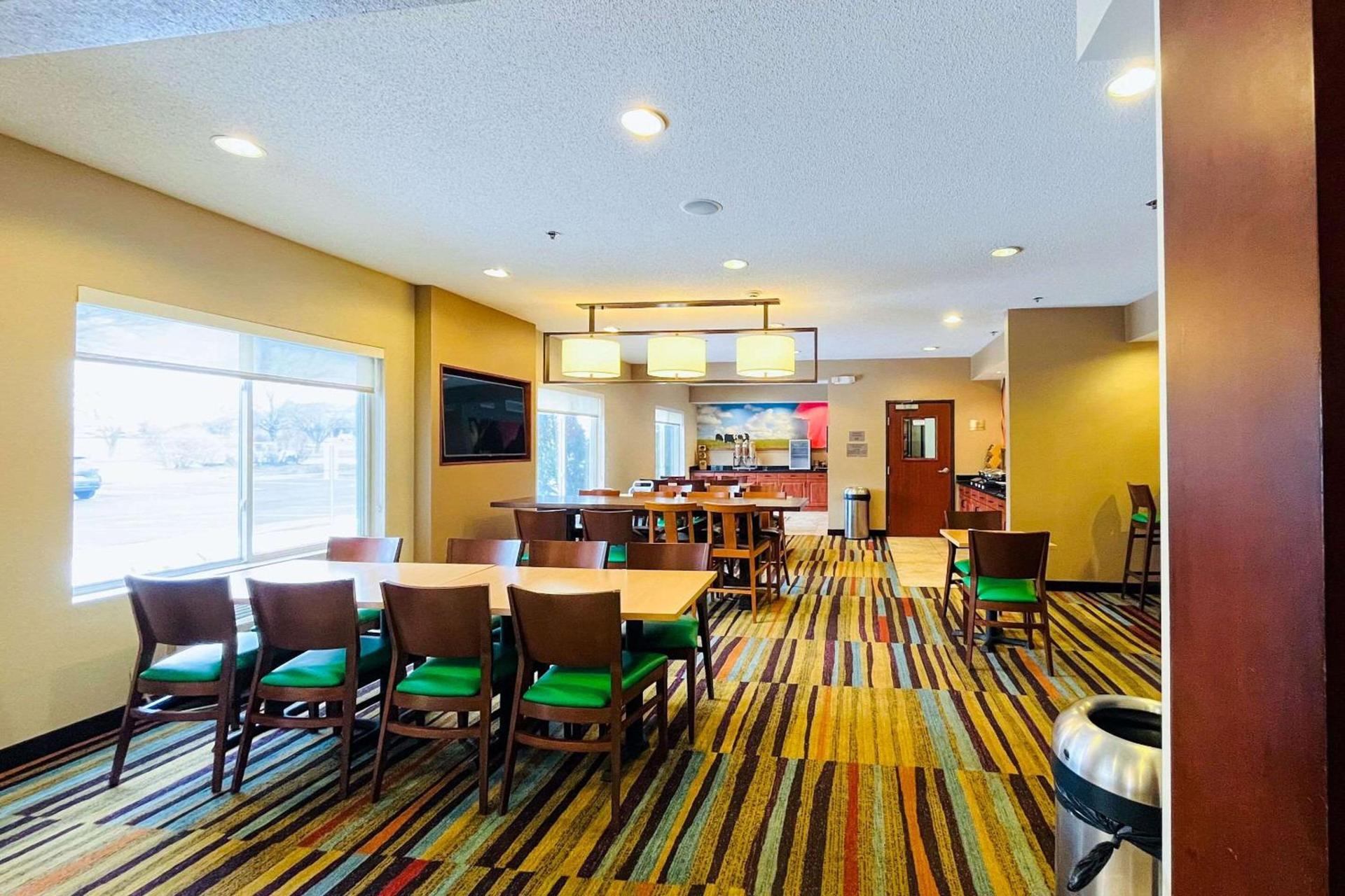 Comfort Inn & Suites Olathe - Kansas City photo 16