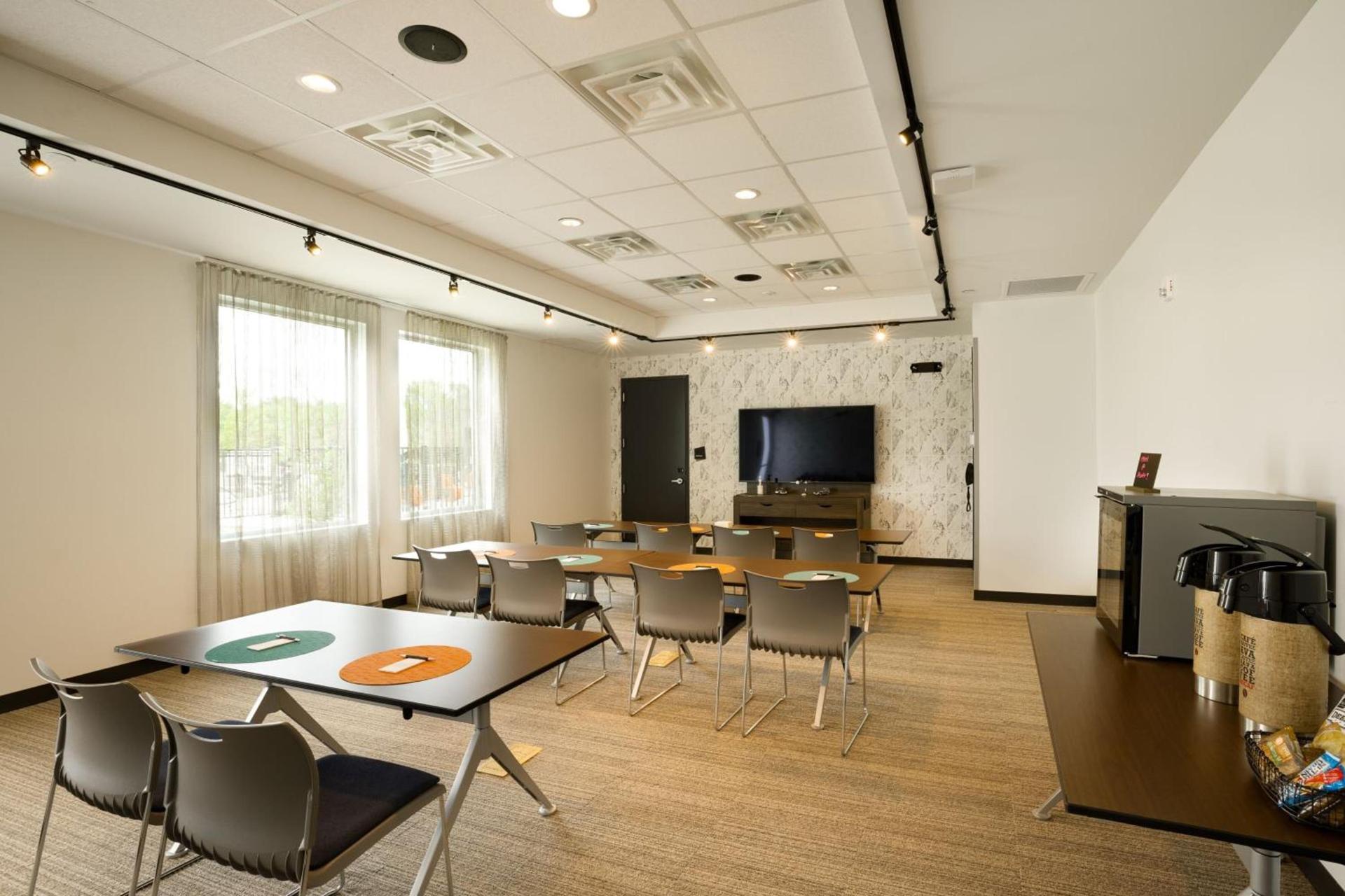 Aloft by Marriott Austin Airport photo 35