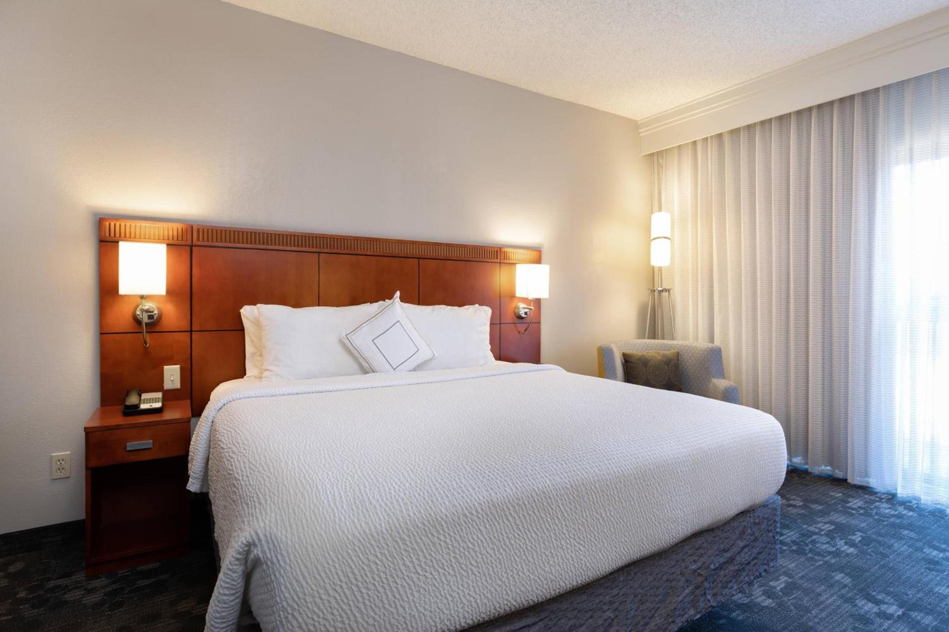 Courtyard by Marriott Dallas-Fort Worth/Bedford photo 11