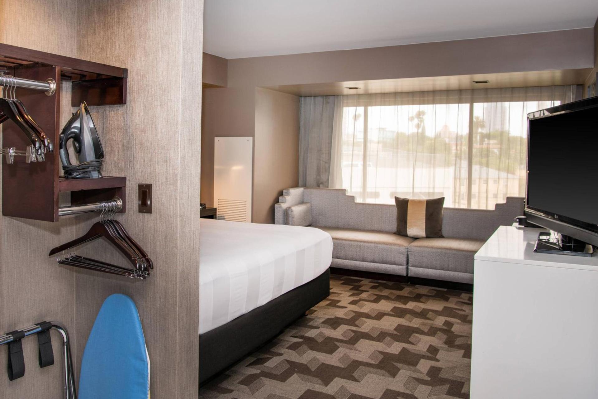 Beverly Hills Marriott photo 34