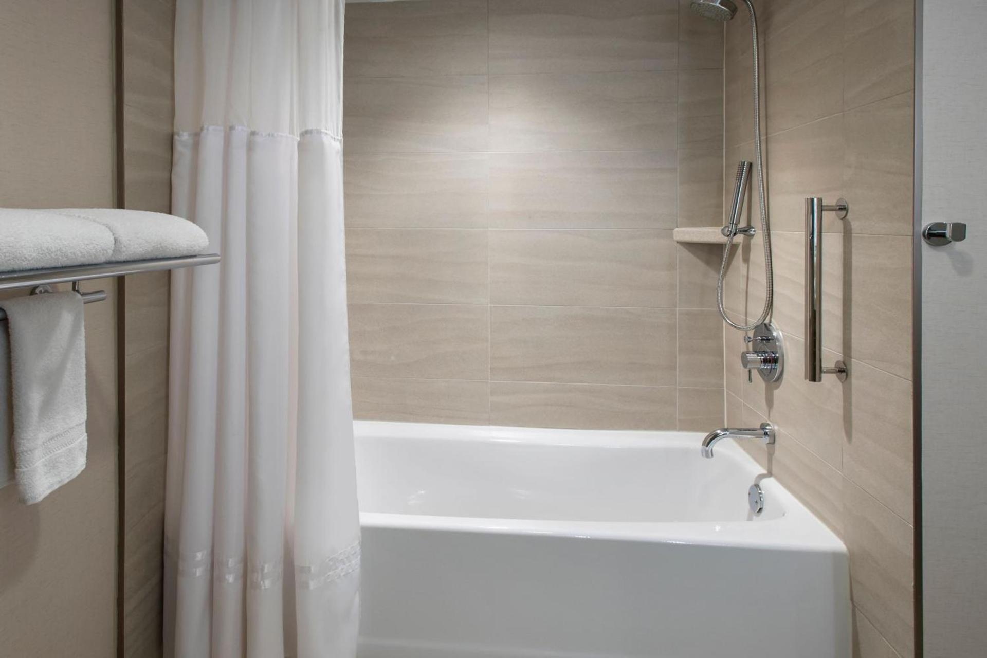 Newport Marriott Hotel & Spa photo 74