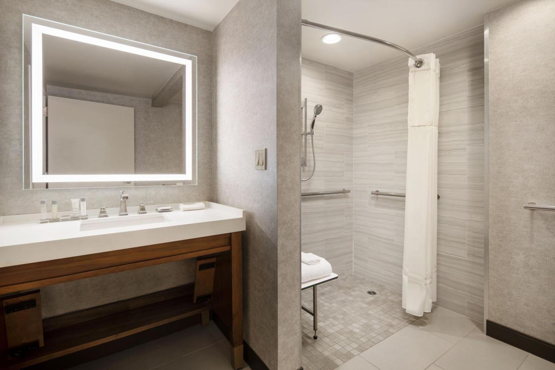 Fullerton Marriott at California State University photo 11