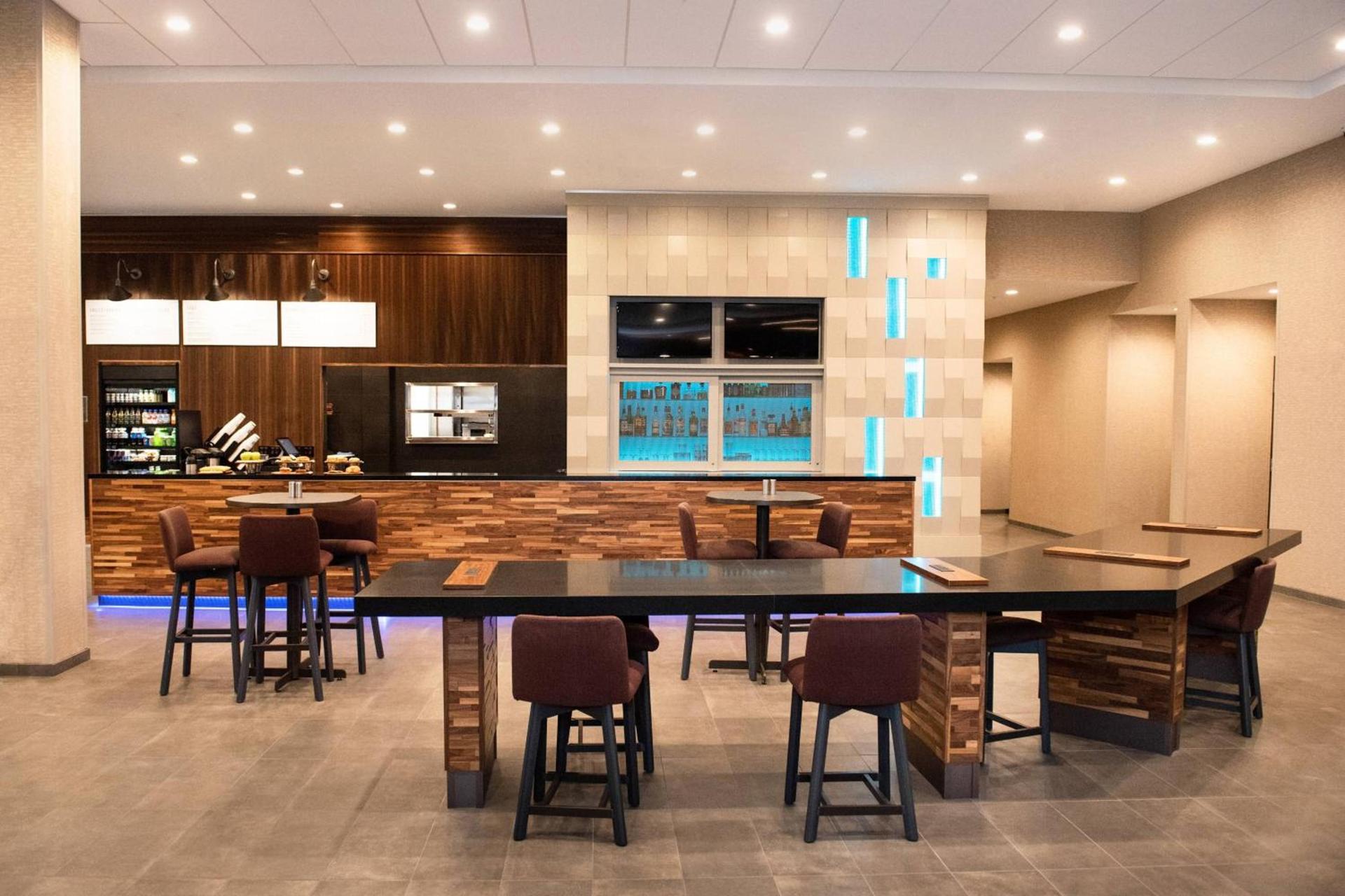 Courtyard by Marriott Mesa at Wrigleyville West photo 4