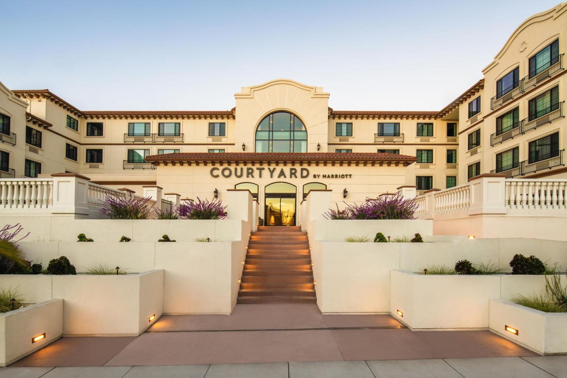 Courtyard by Marriott Santa Cruz photo 1
