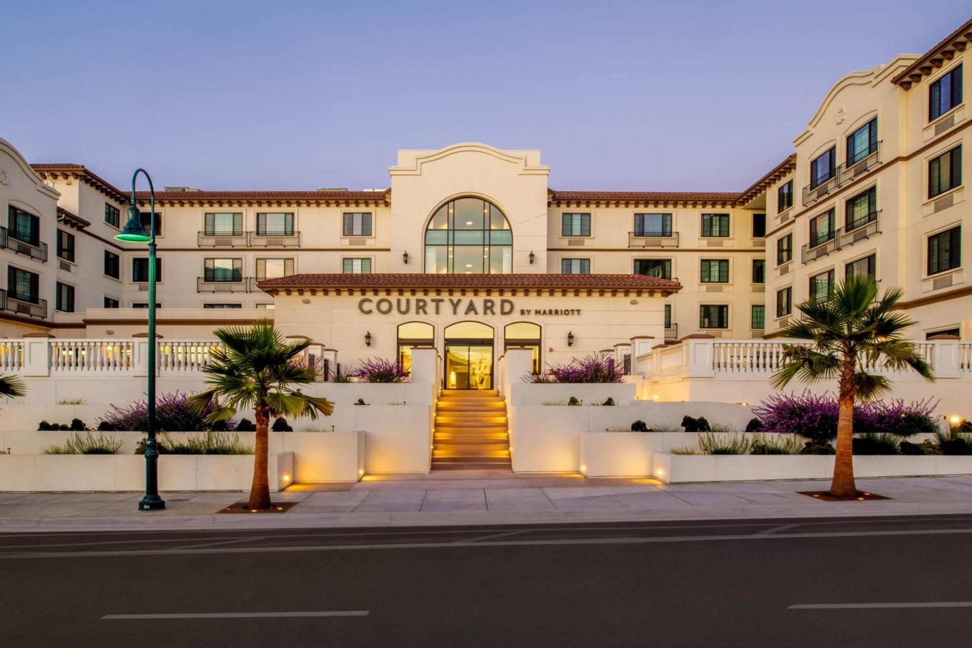 Courtyard by Marriott Santa Cruz photo 2