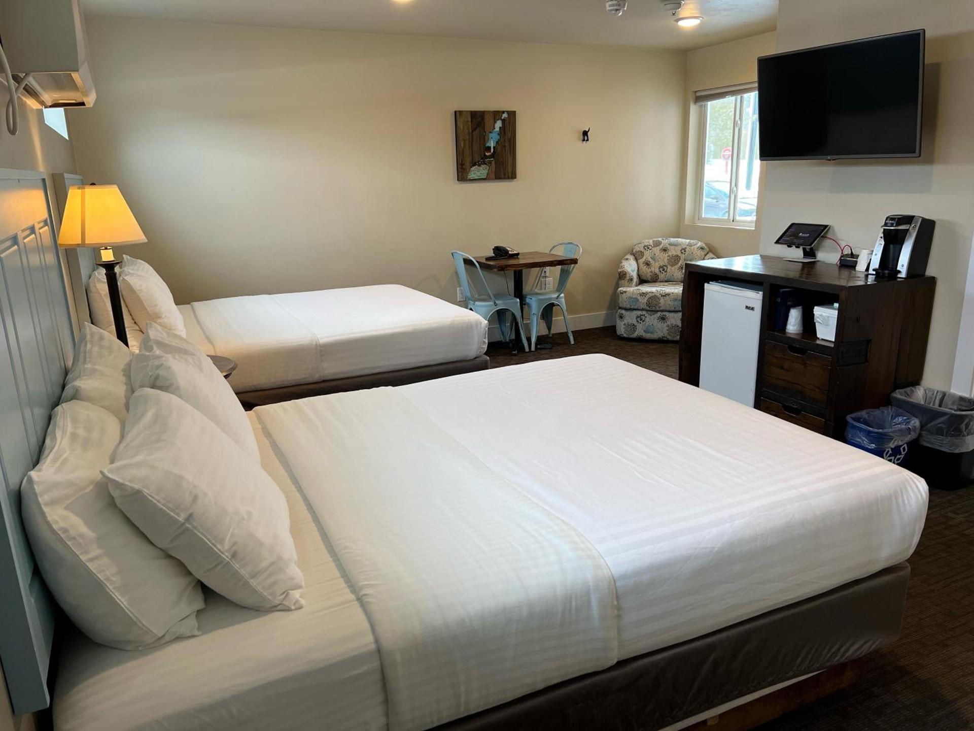 Julie's Park Cafe & Motel photo 39