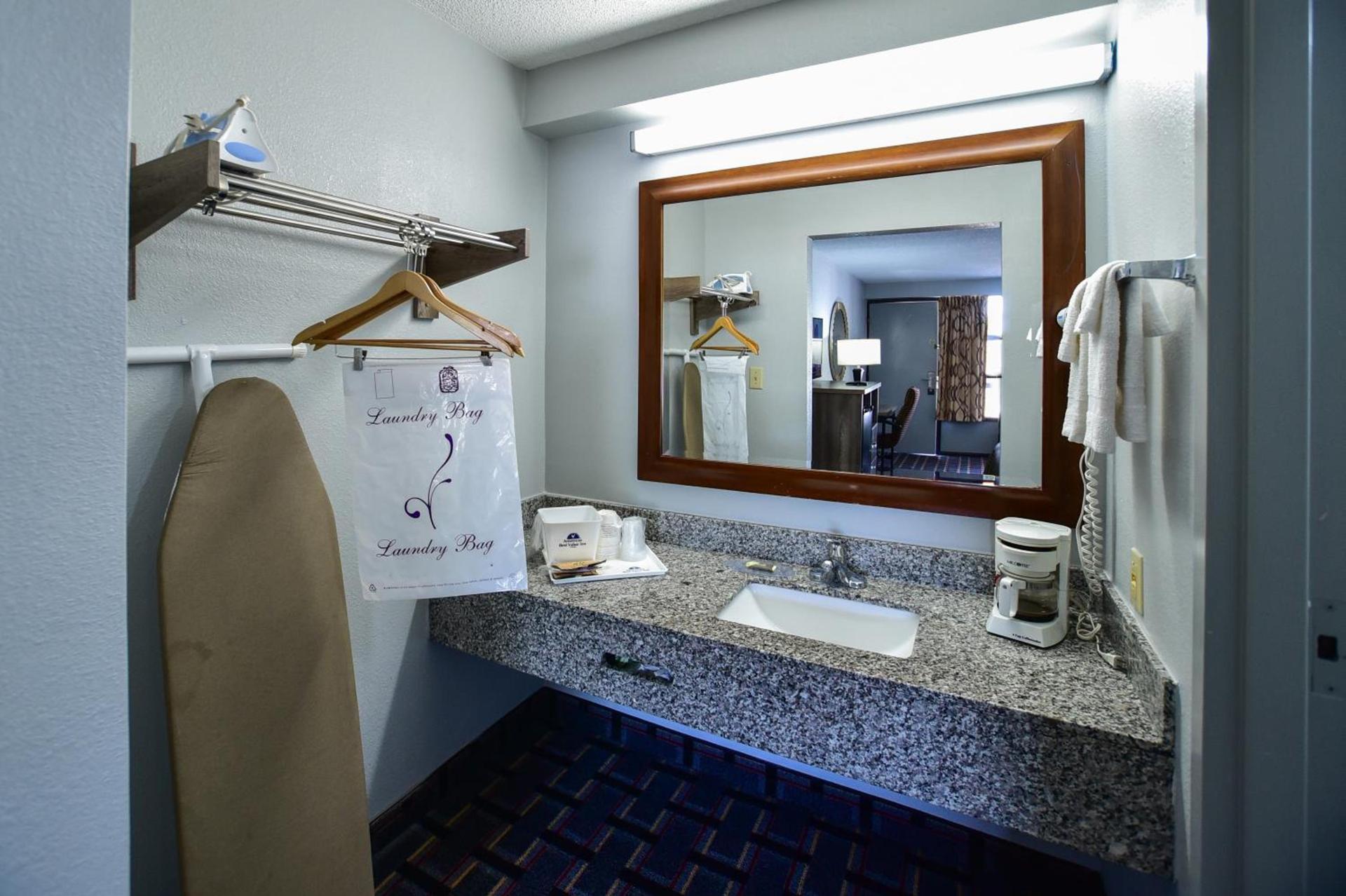 Americas Best Value Inn Douglasville photo 14