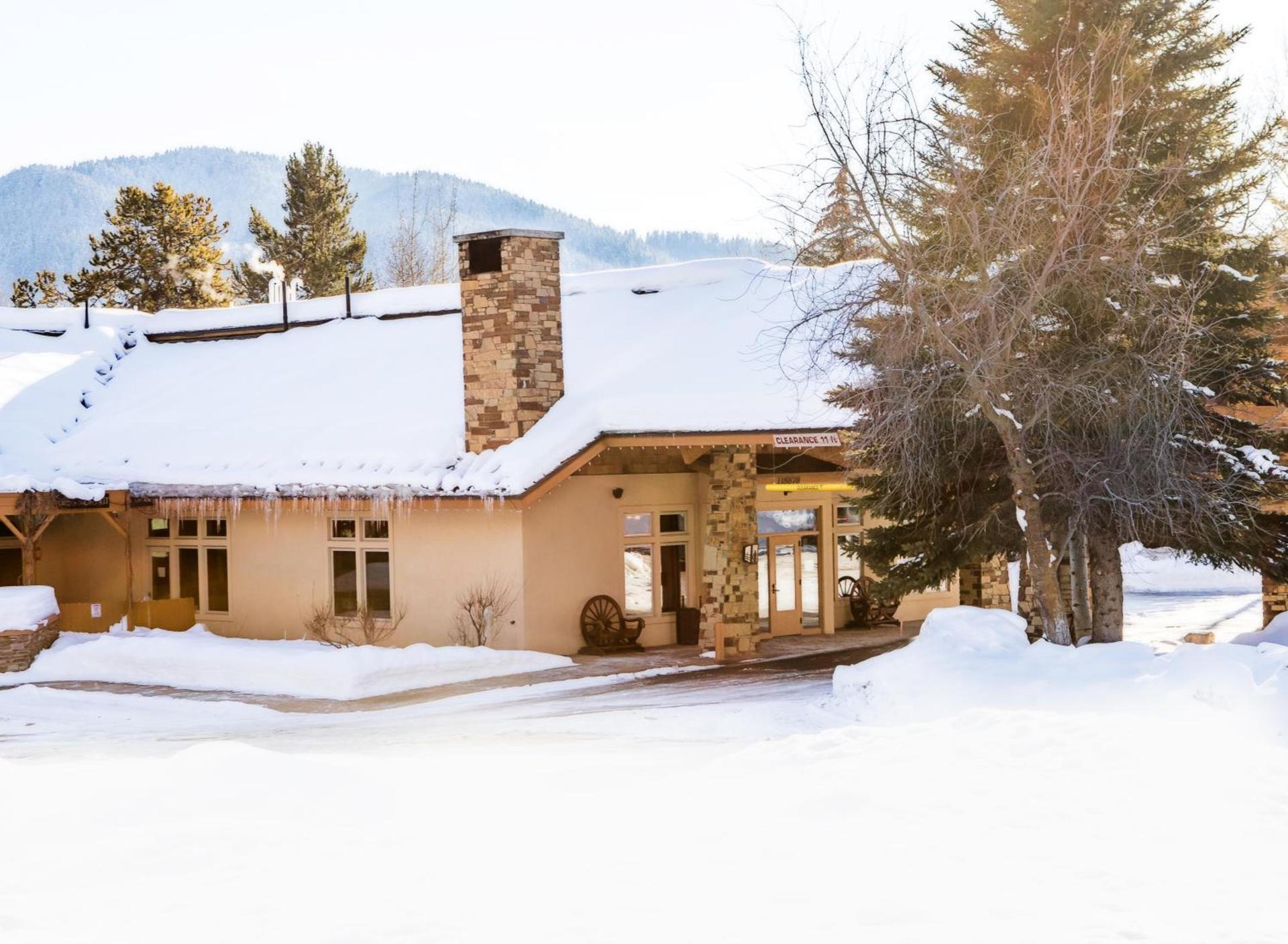 Flying Saddle Resort and Steak House photo 43