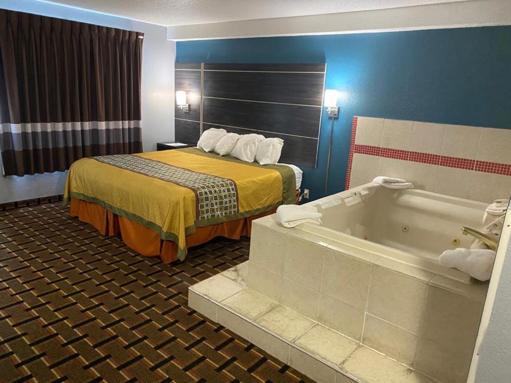 Faribault Hometown Inn & Suites photo 16