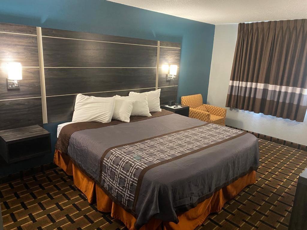 Faribault Hometown Inn & Suites photo 17