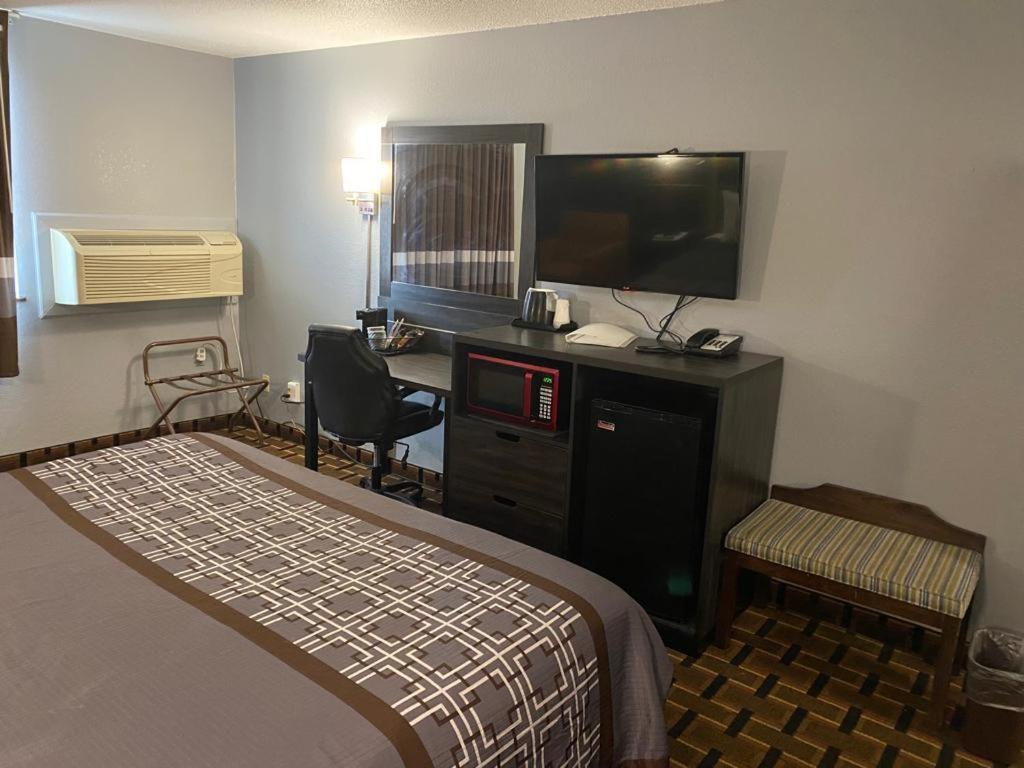 Faribault Hometown Inn & Suites photo 18