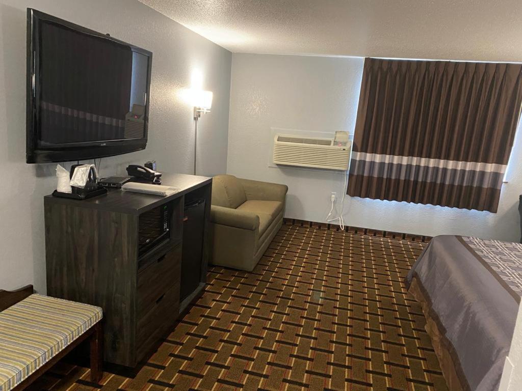 Faribault Hometown Inn & Suites photo 19