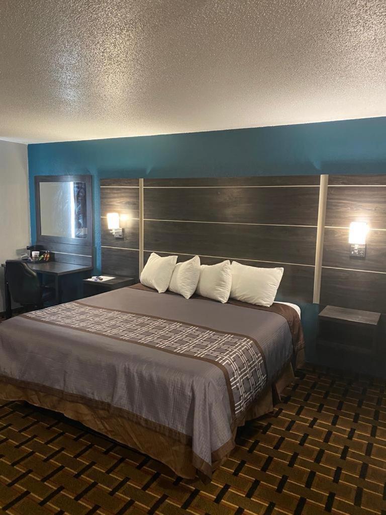 Faribault Hometown Inn & Suites photo 21