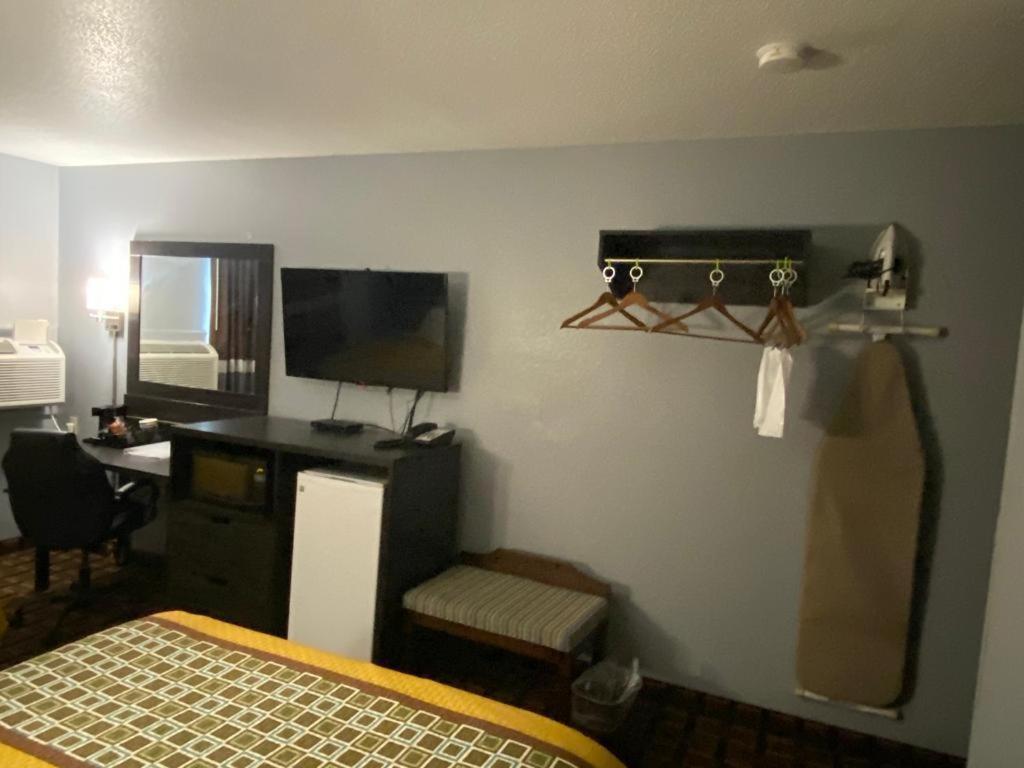 Faribault Hometown Inn & Suites photo 22
