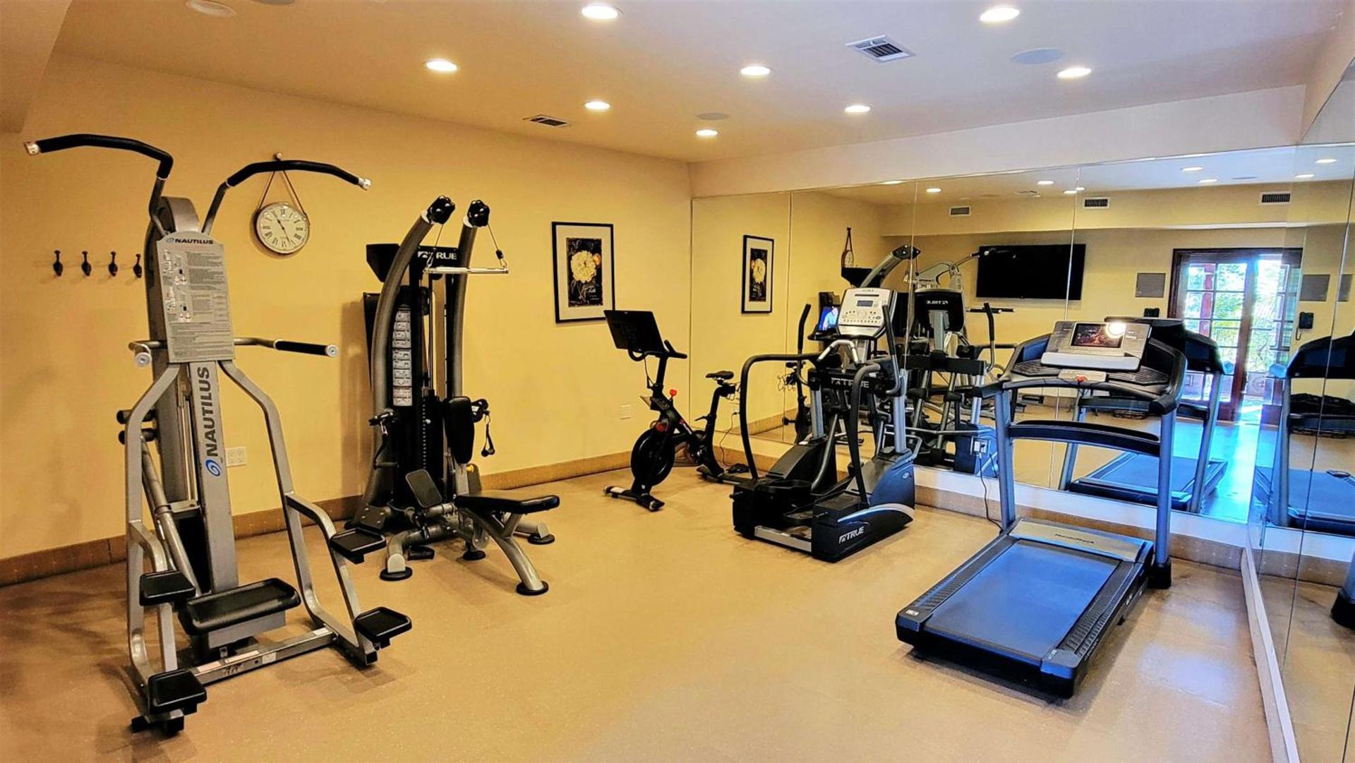 Best Western Plus Sunset Plaza Hotel photo 36