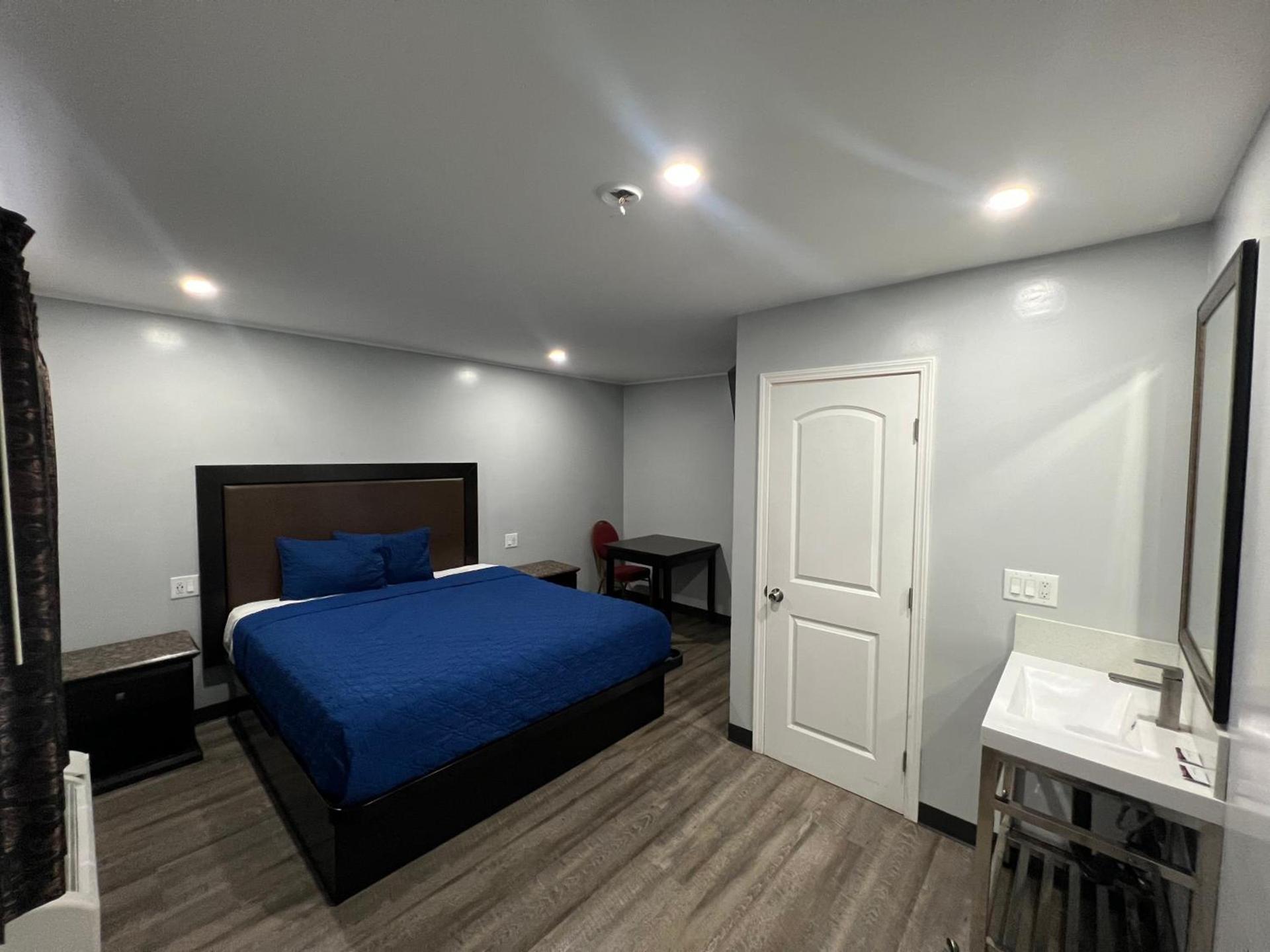 Pine tree inn photo 6