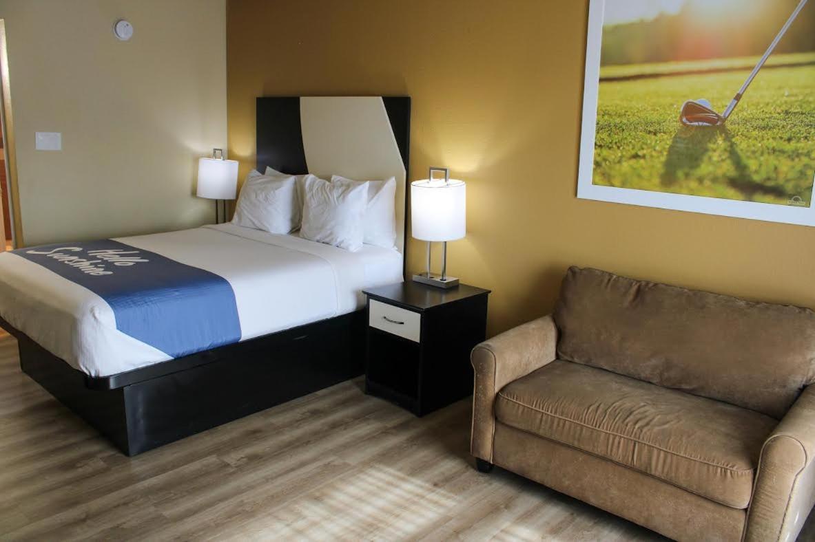 Days Inn by Wyndham Bend photo 36