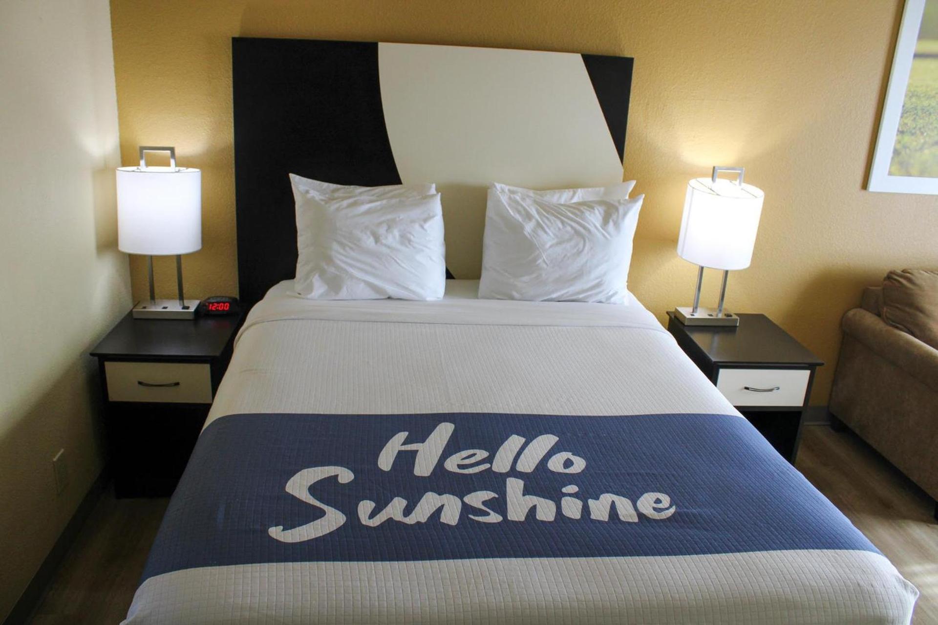 Days Inn by Wyndham Bend photo 25