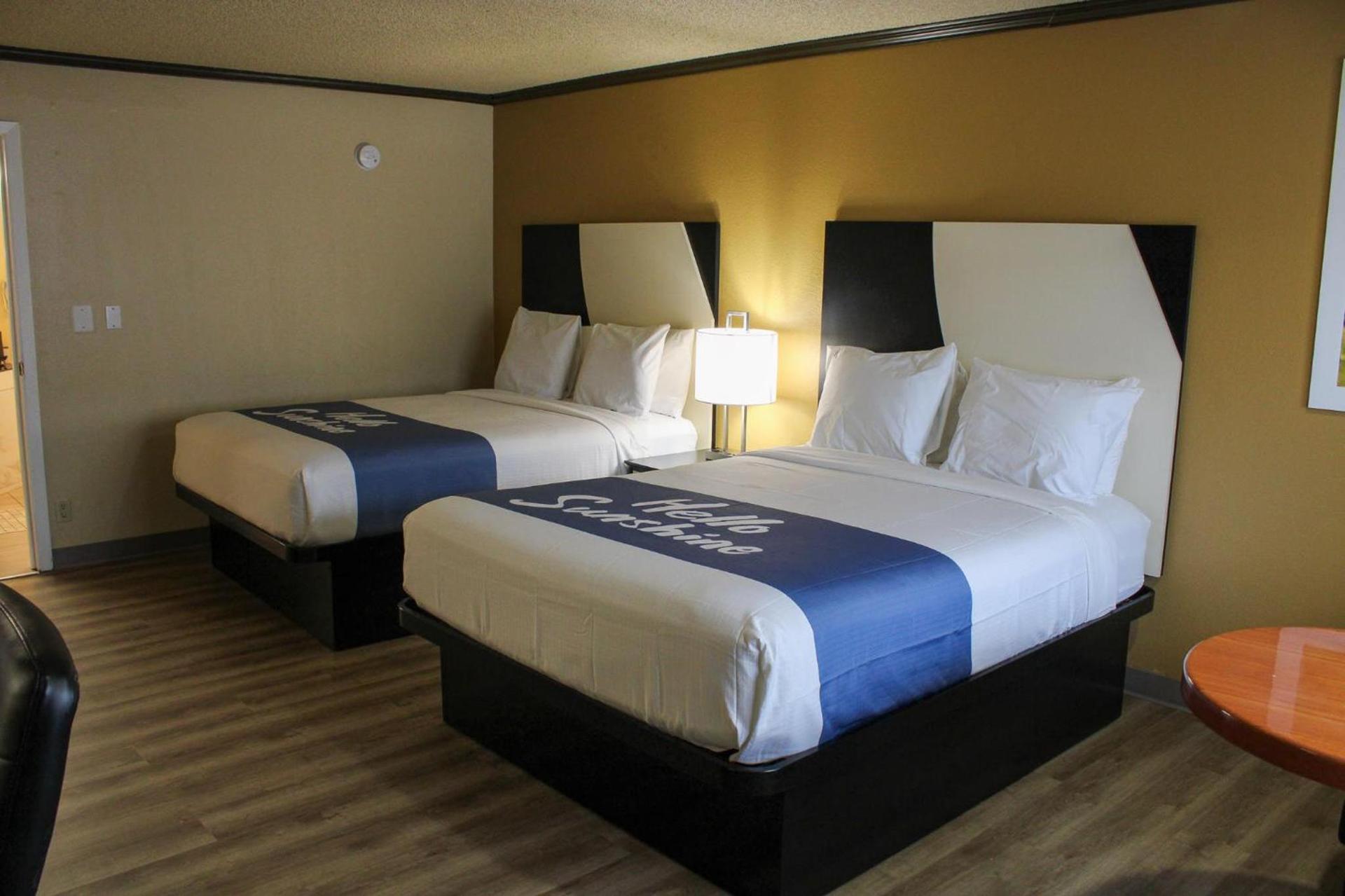 Days Inn by Wyndham Bend photo 18