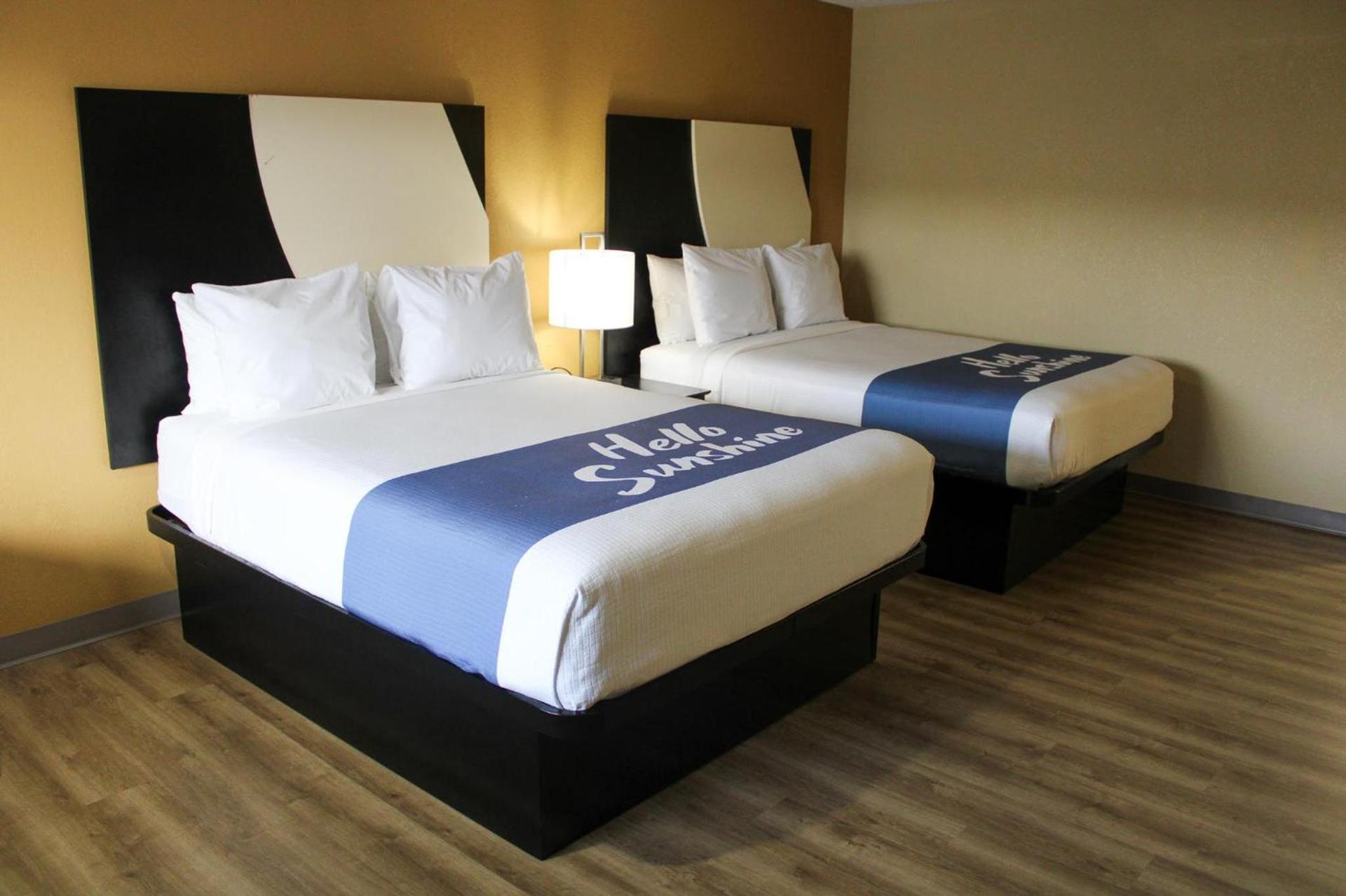 Days Inn by Wyndham Bend photo 33