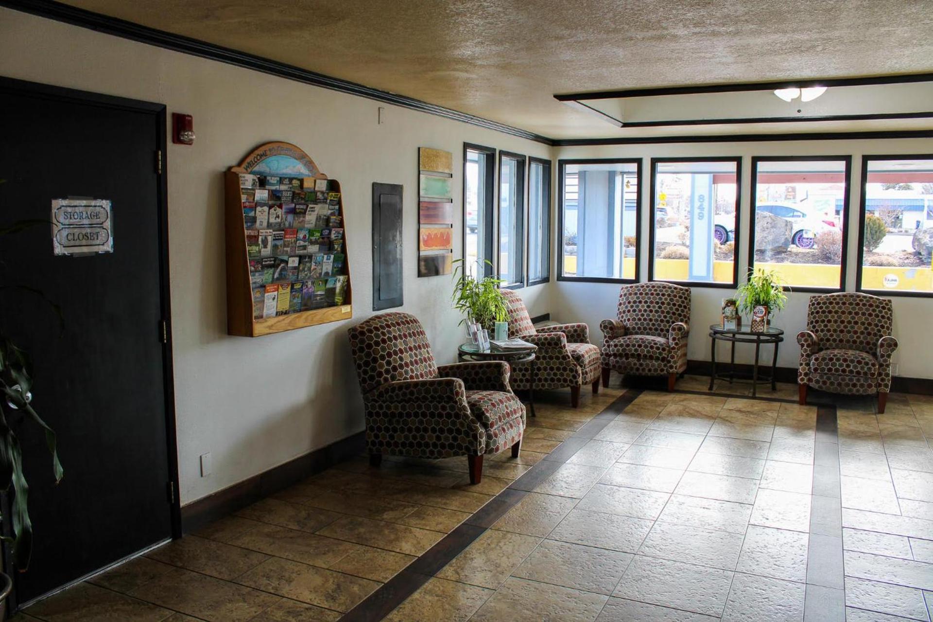 Days Inn by Wyndham Bend photo 9