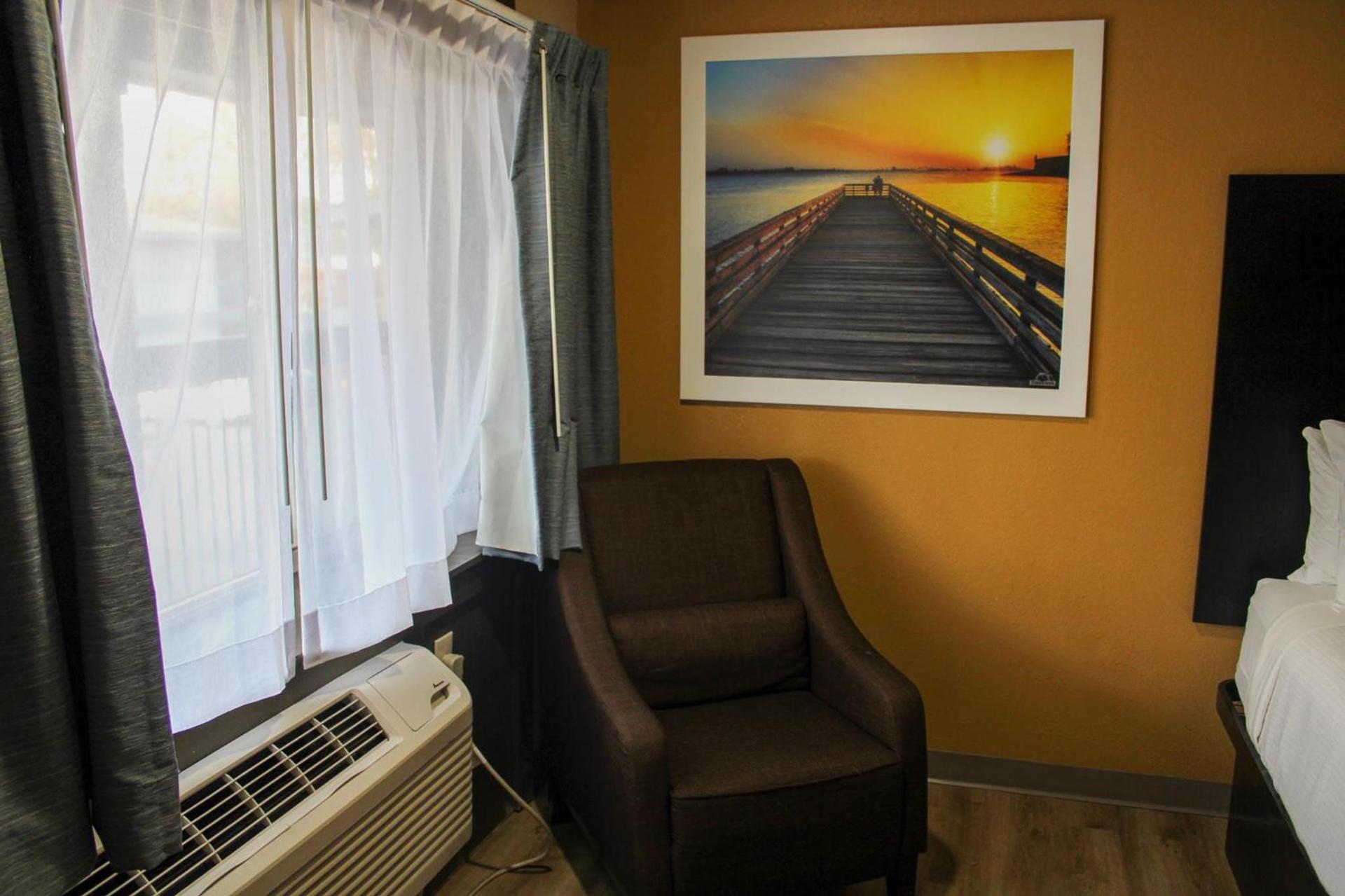 Days Inn by Wyndham Bend photo 10